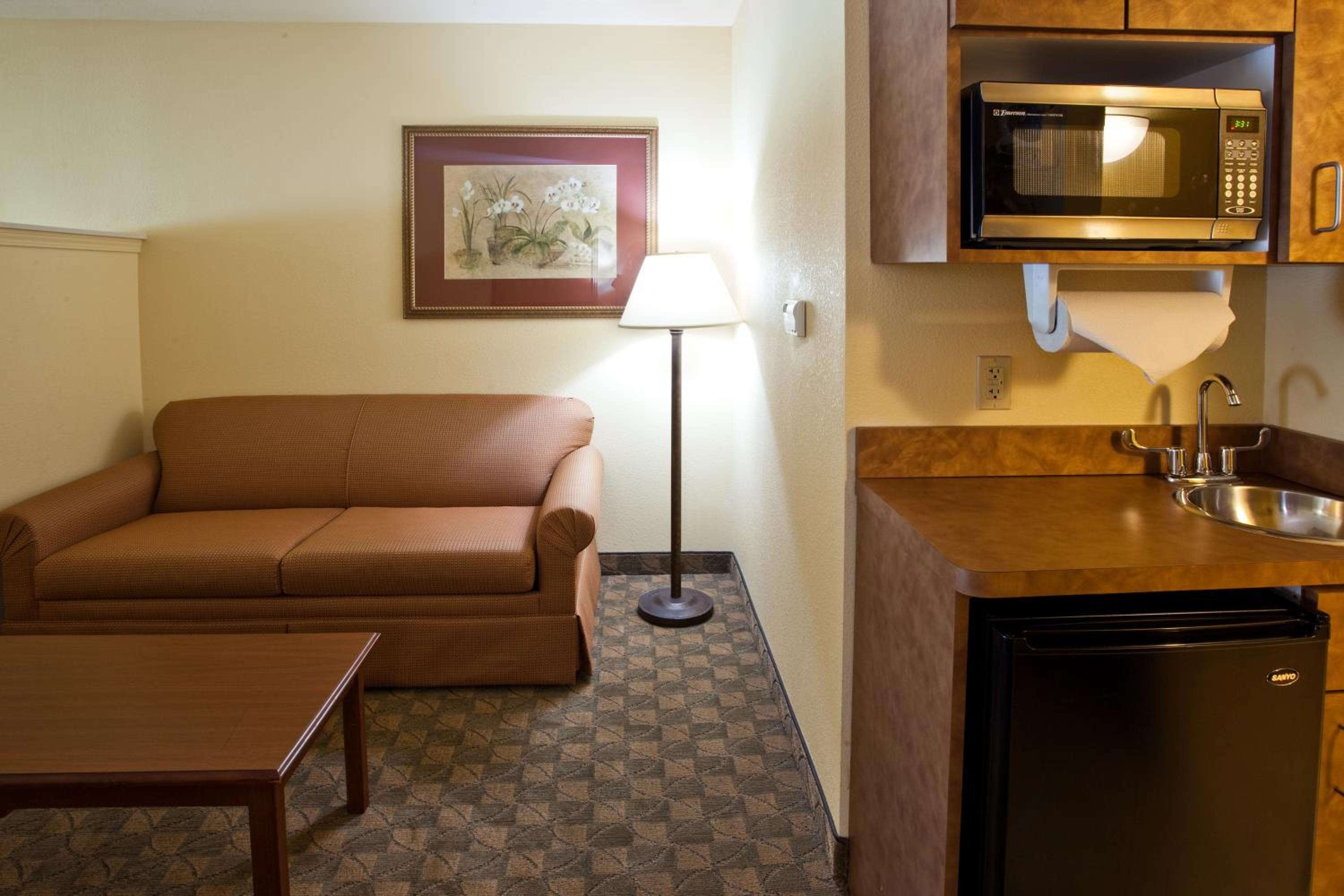 Queen Suite - Disability Access - Photo 1