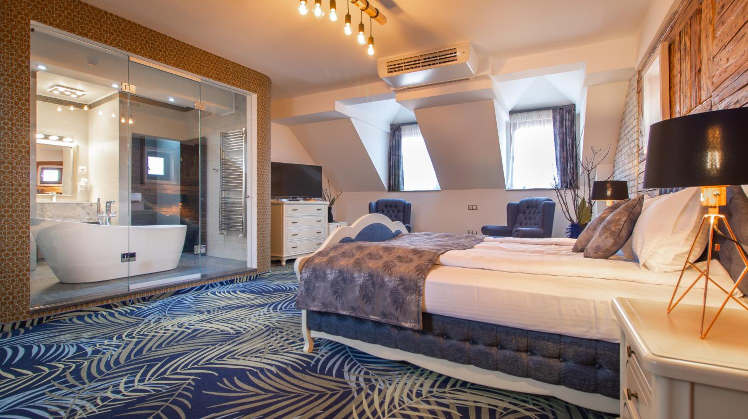 Deluxe King Room