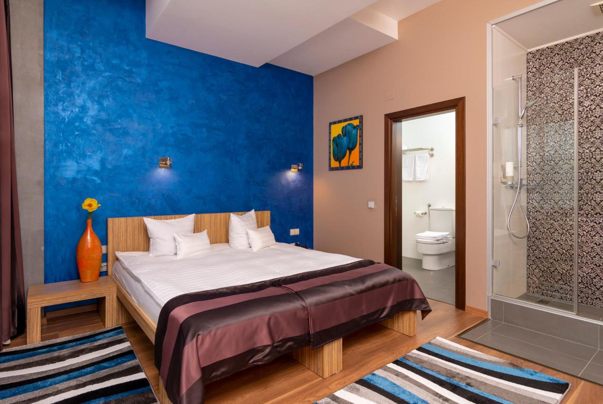 Double Room - Photo 6