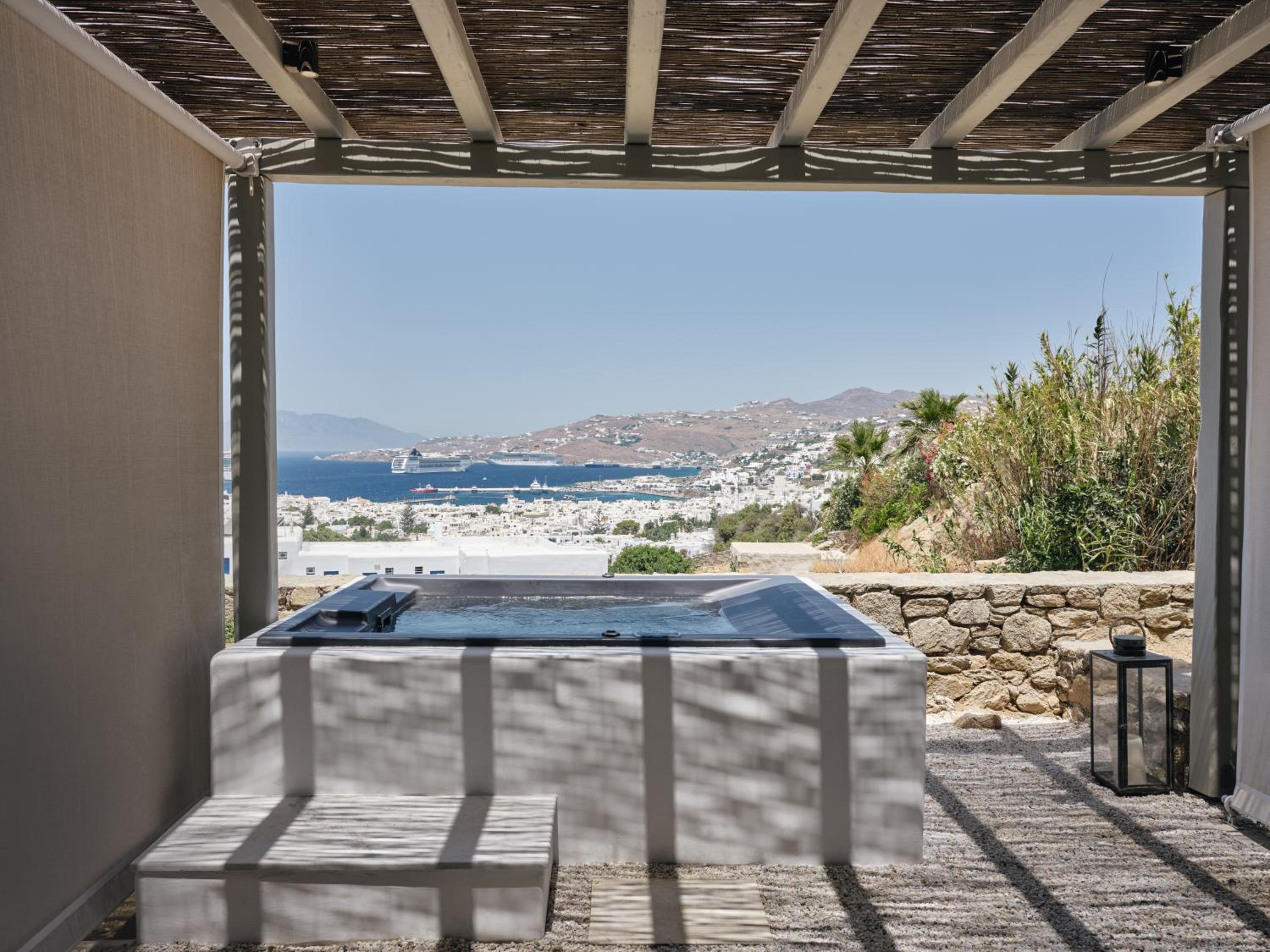 Hilltop Superior Sea View Suite Private Hottub - Photo 4