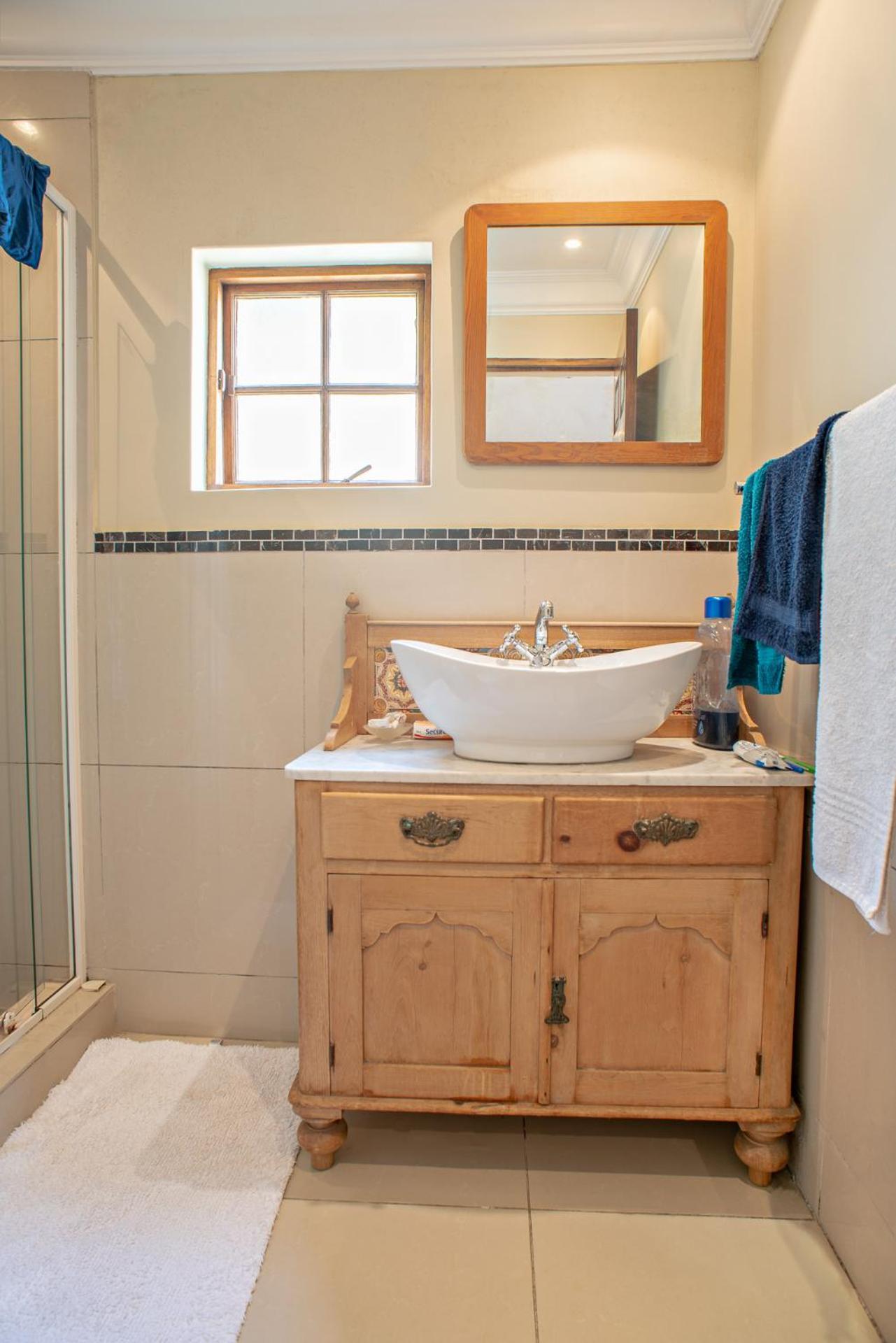 Family Room with Private Bathroom - Photo 2