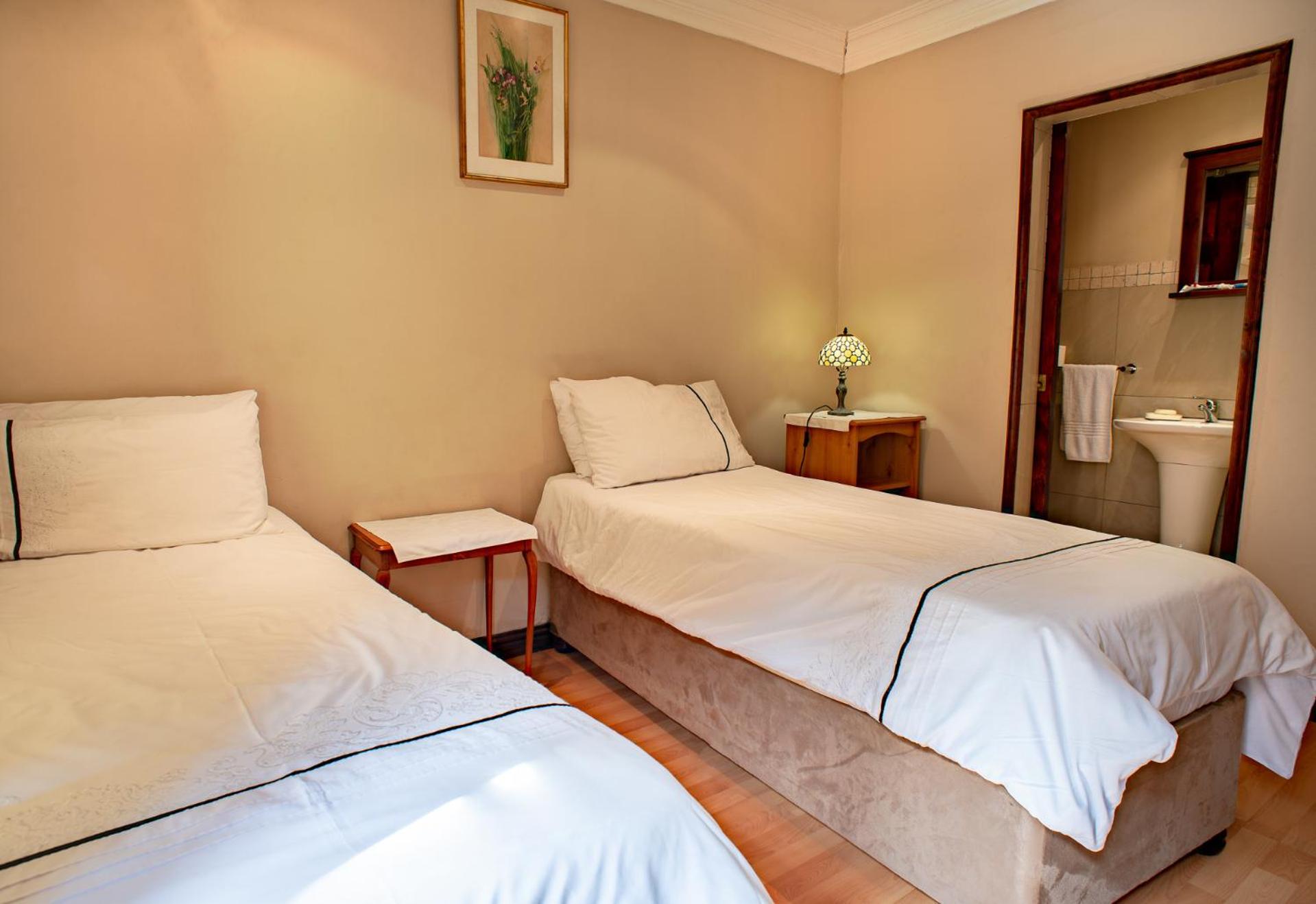 Double or Twin Room with Shower - Photo 4