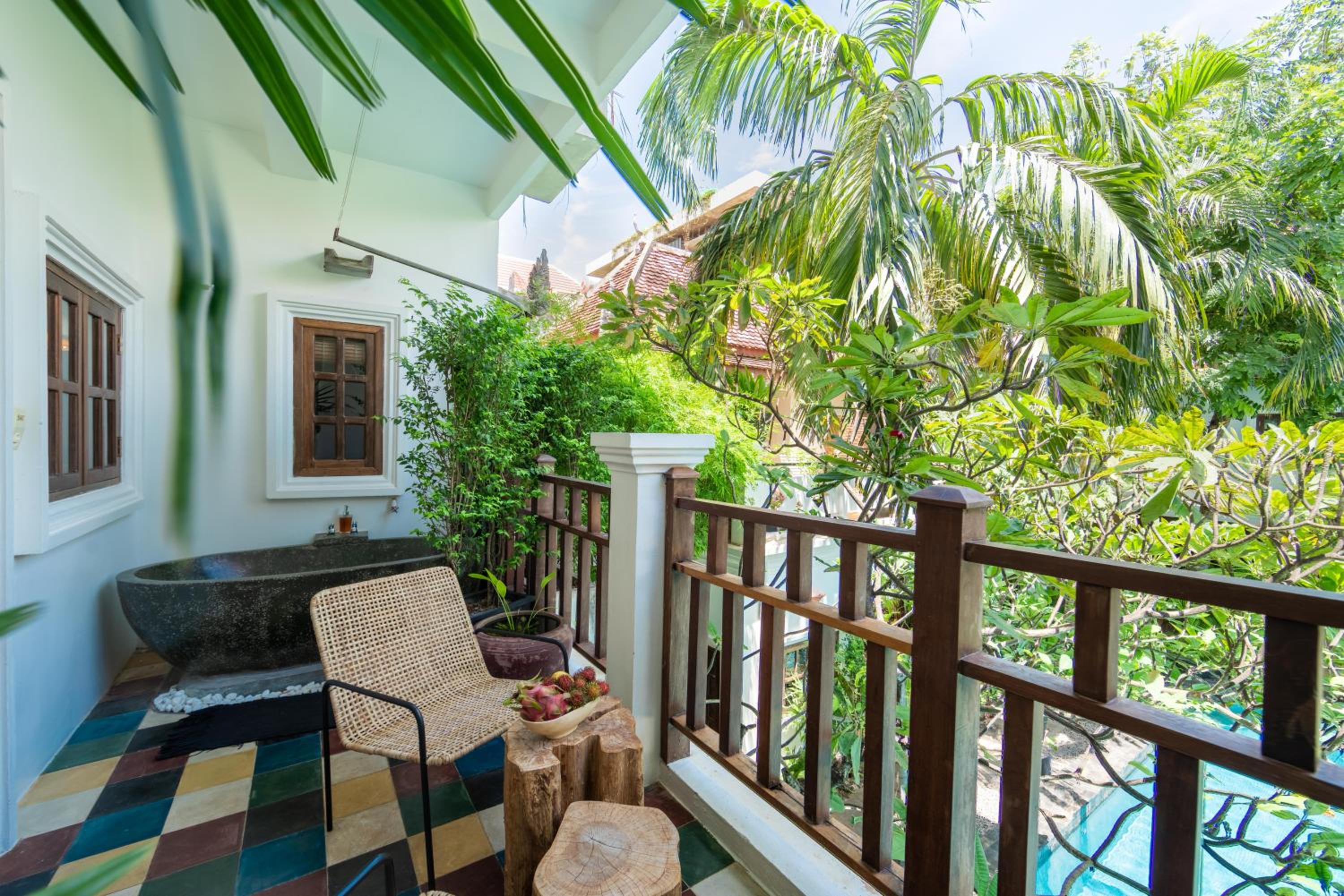 Deluxe Suite with Terrace - Photo 8