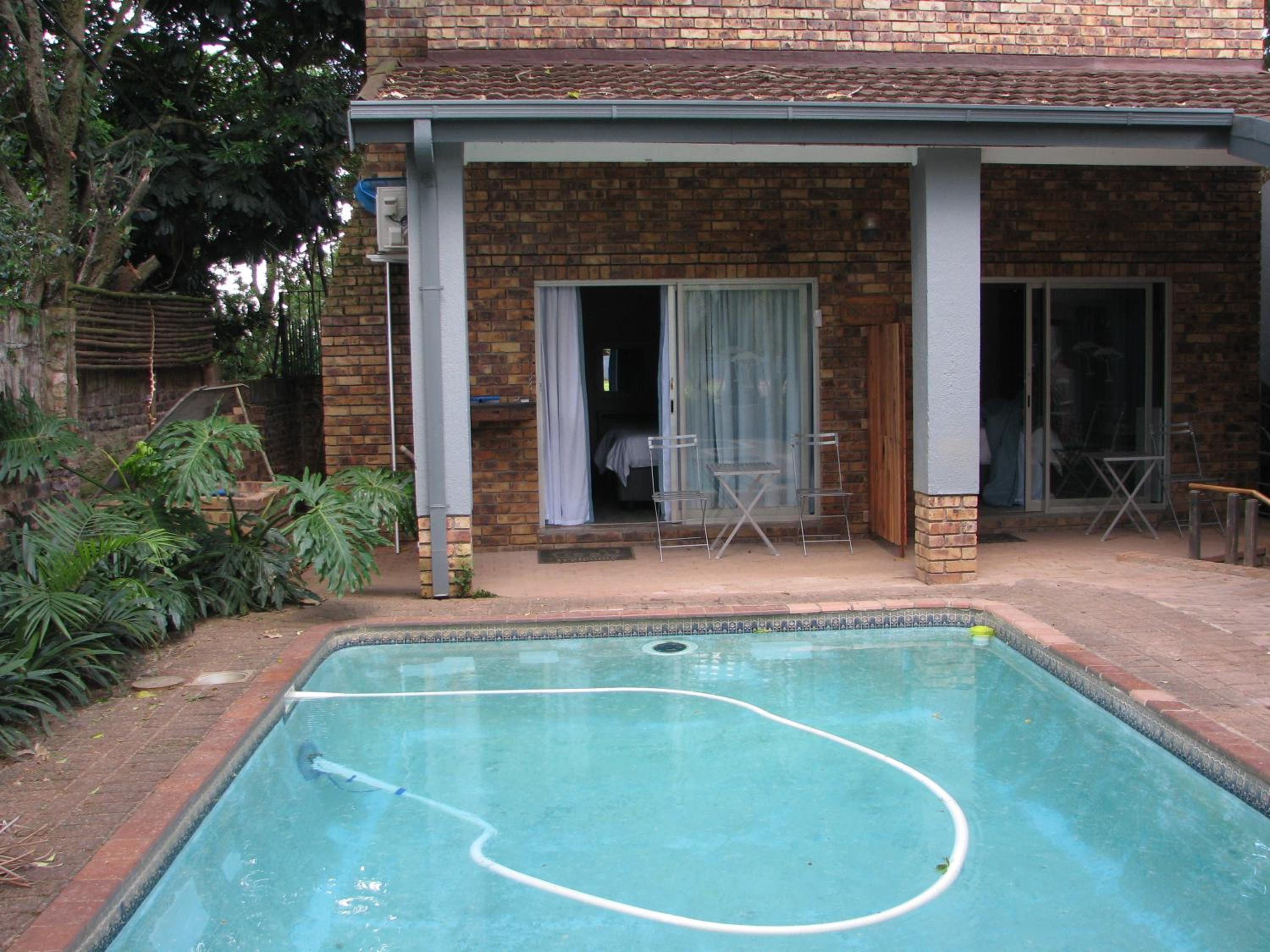 Twin Room with Pool View - Photo 2
