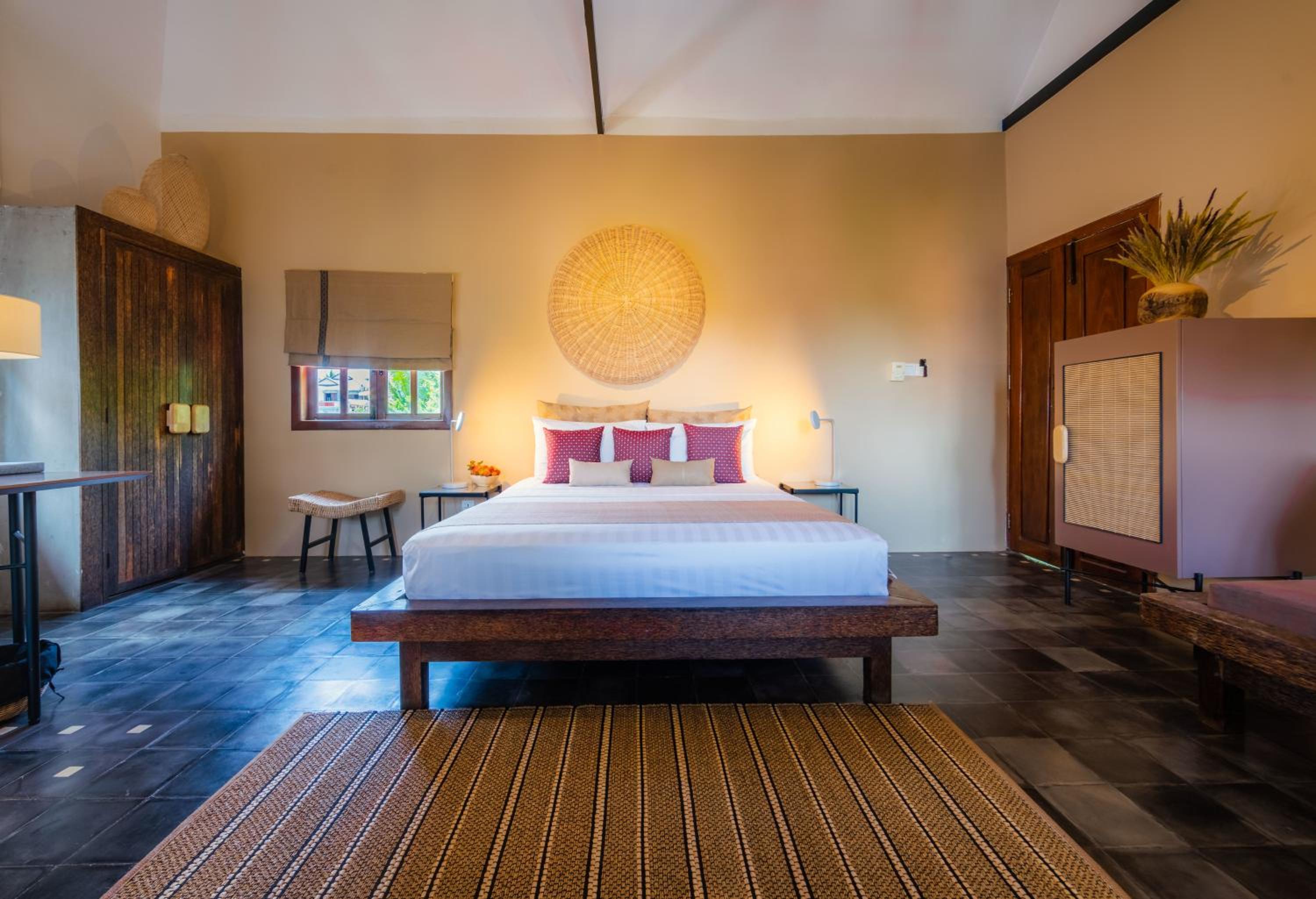 Deluxe Suite with Terrace - Photo 2