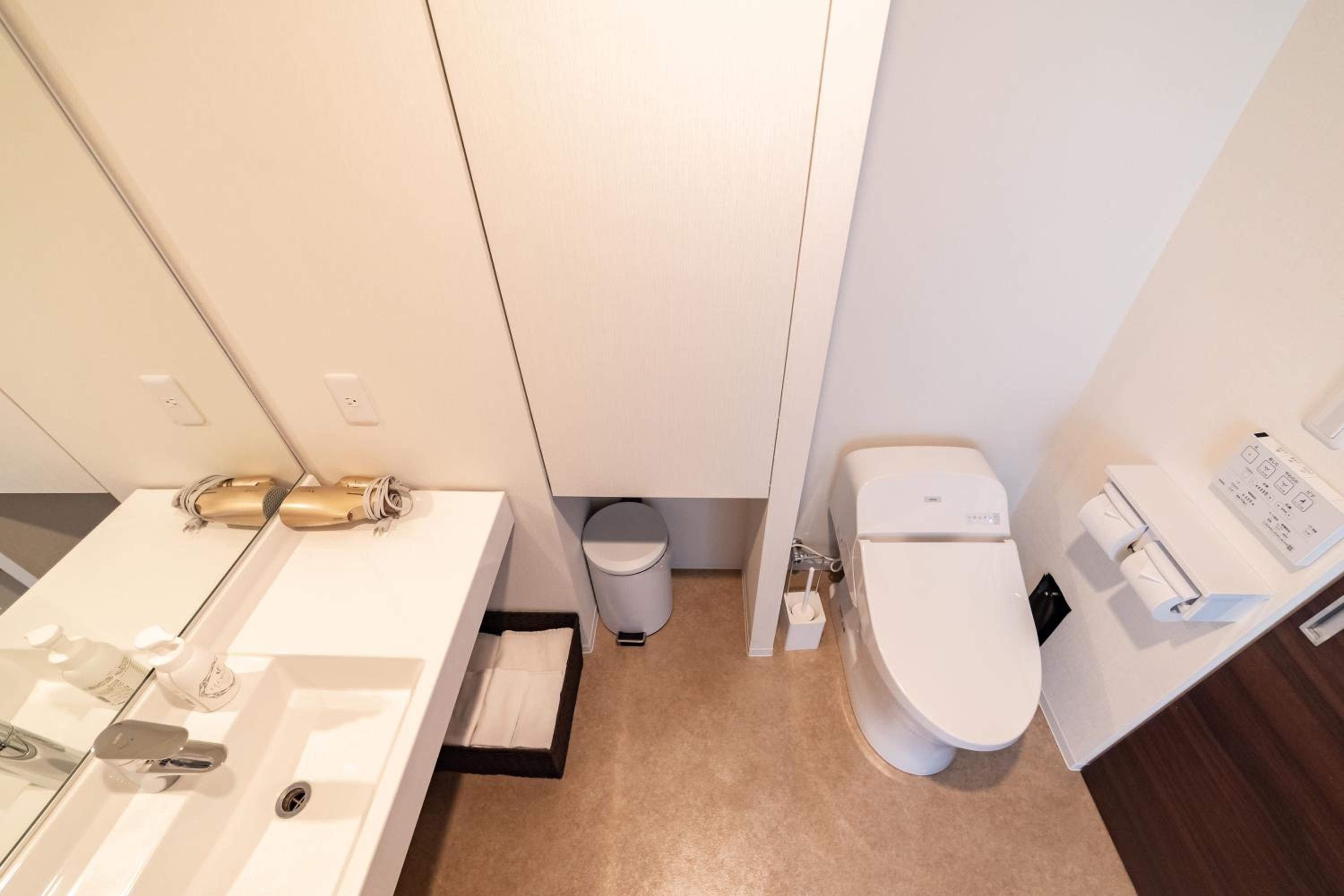 Executive Suite - Photo 17