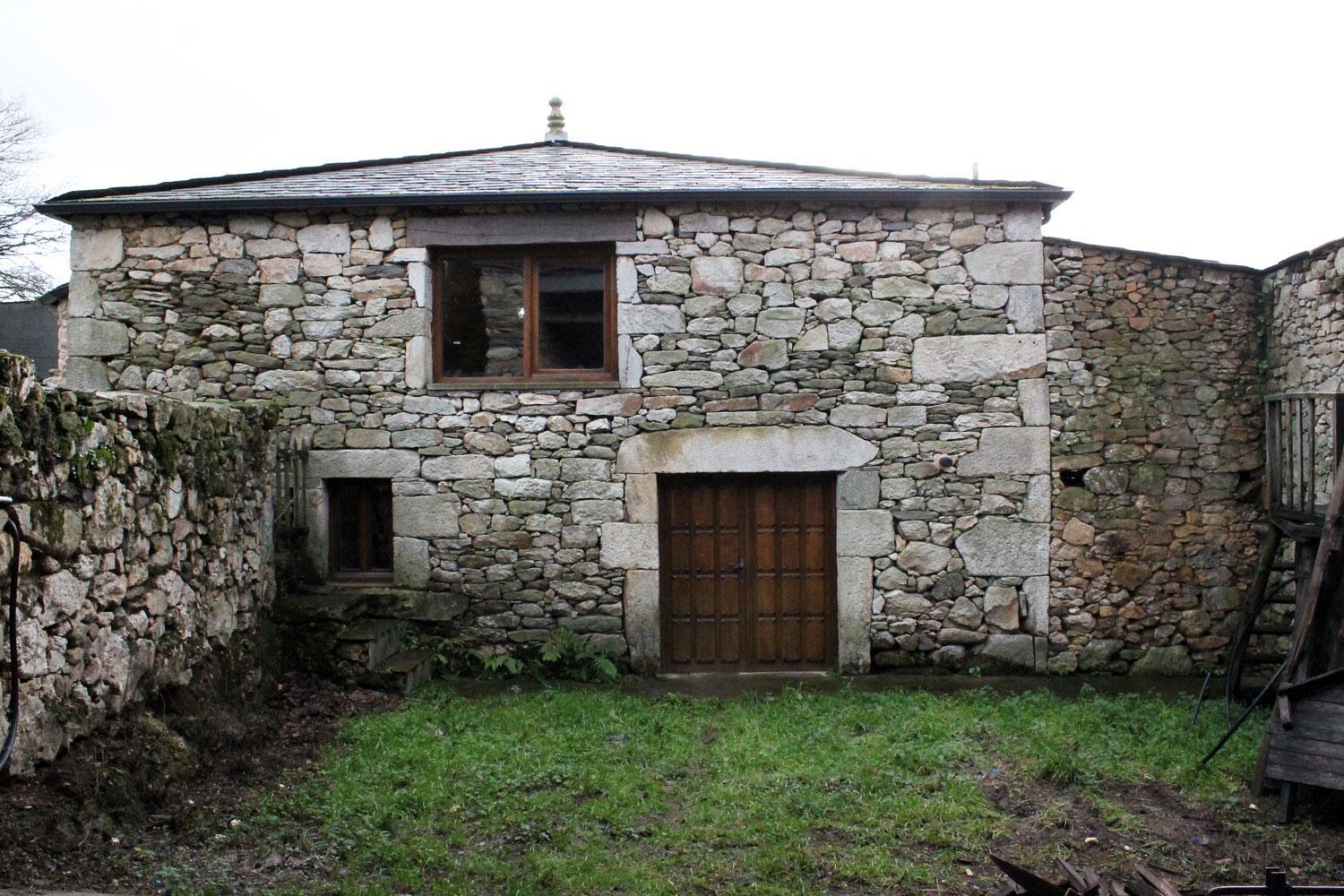 Two-Bedroom House - Photo 4