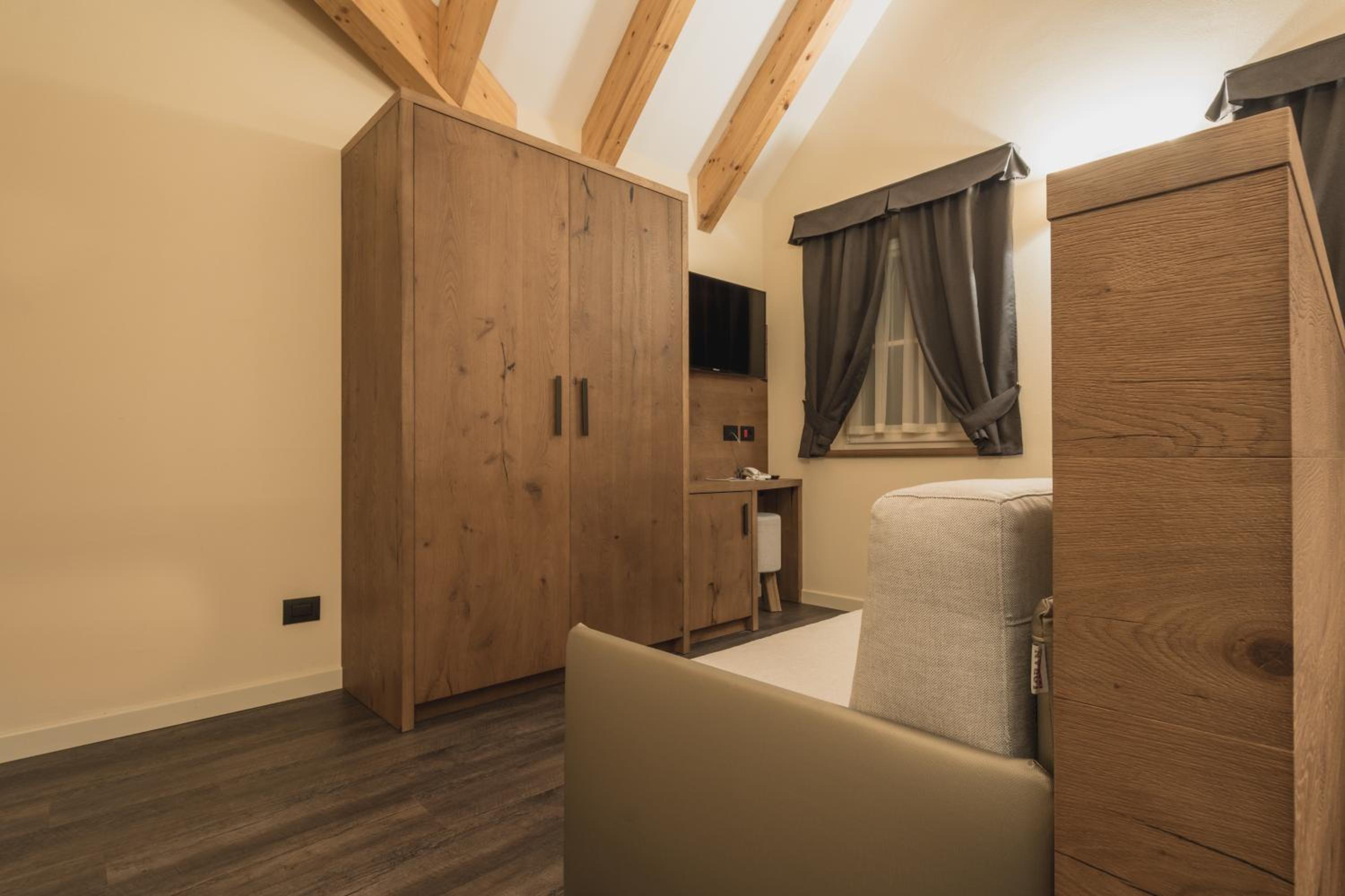 Deluxe Room - Photo 5