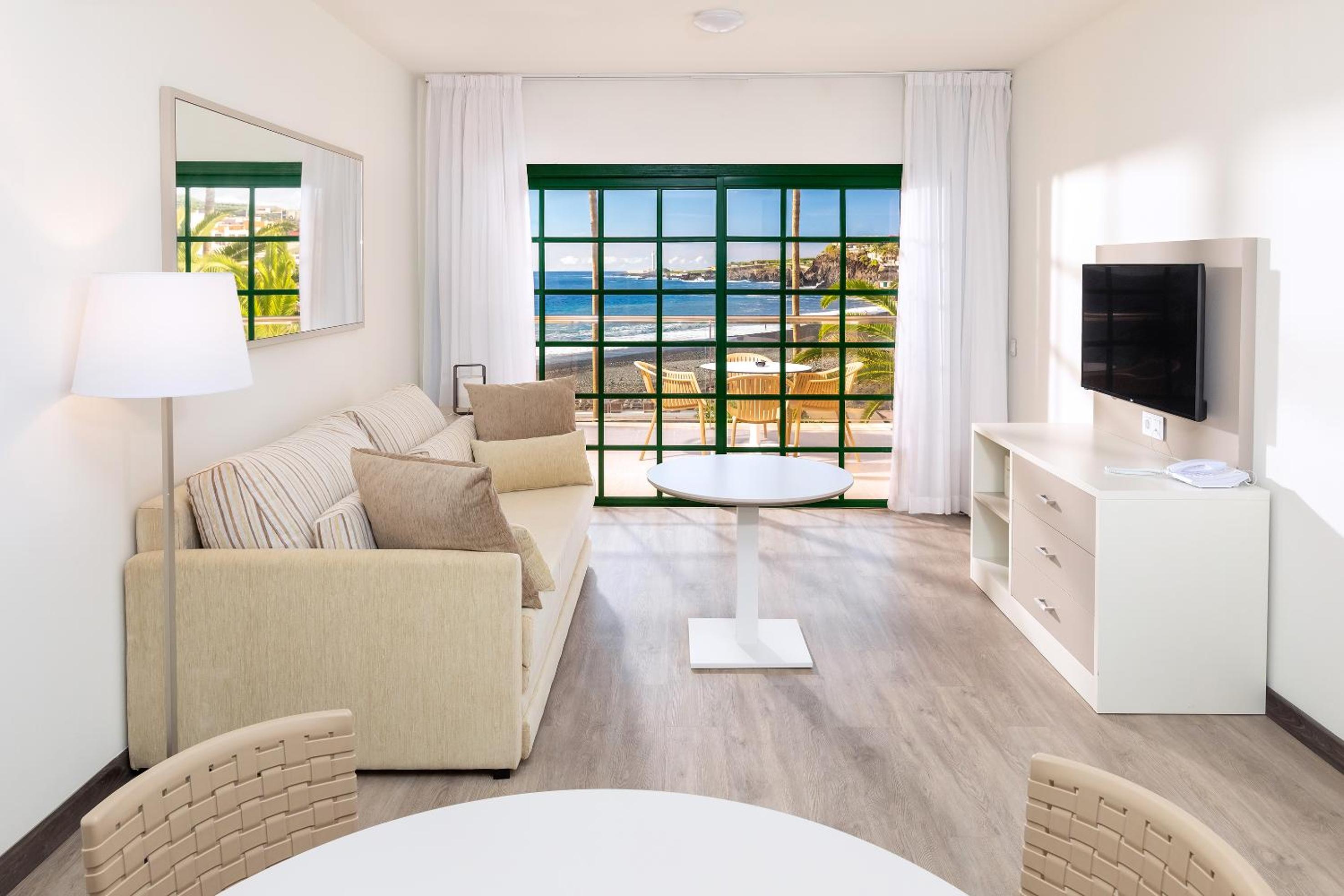 One Bedroom Suite Sea View