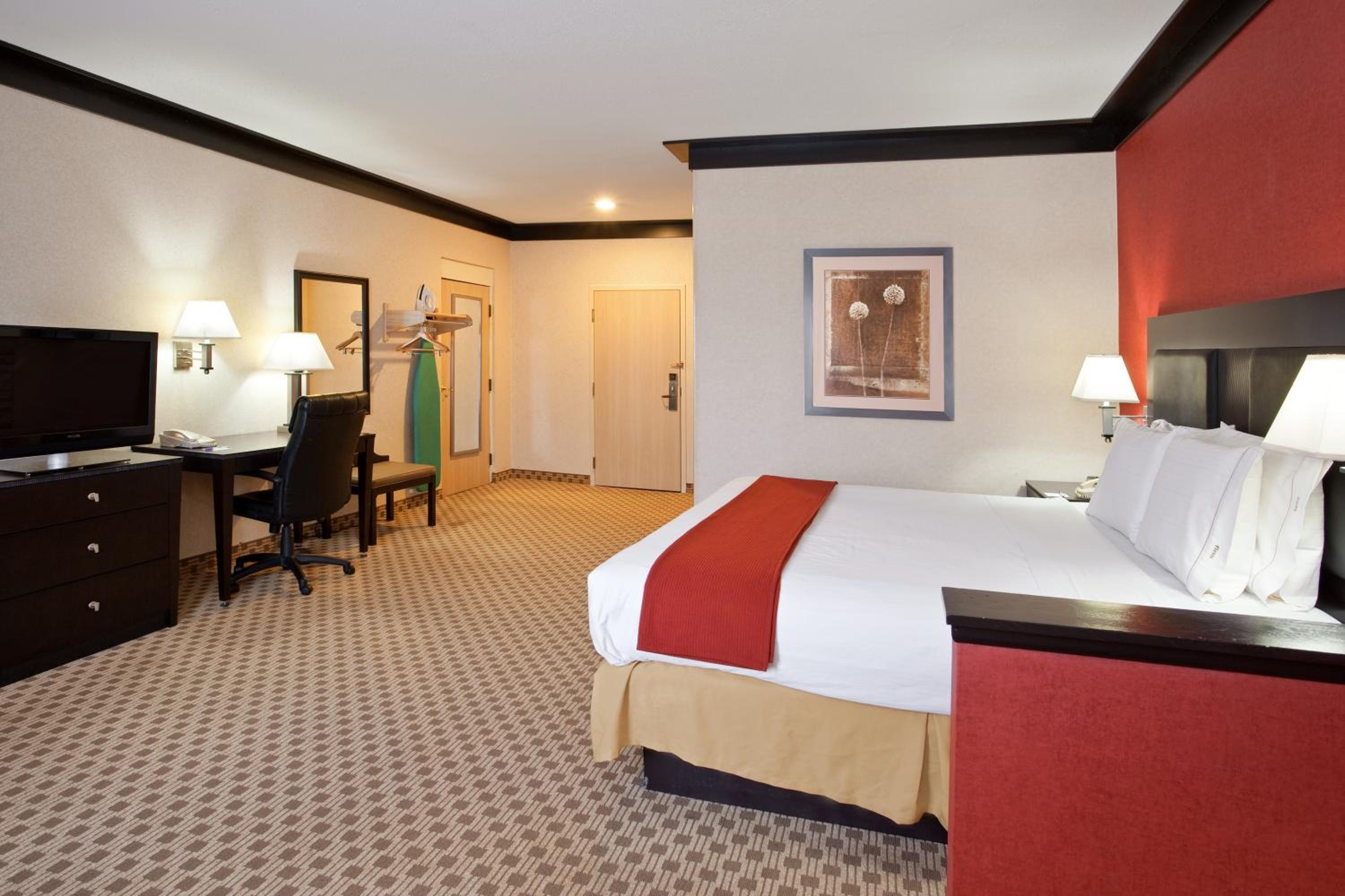 Quality Inn & Suites Oakwood Village - Cleveland South, Photo 6