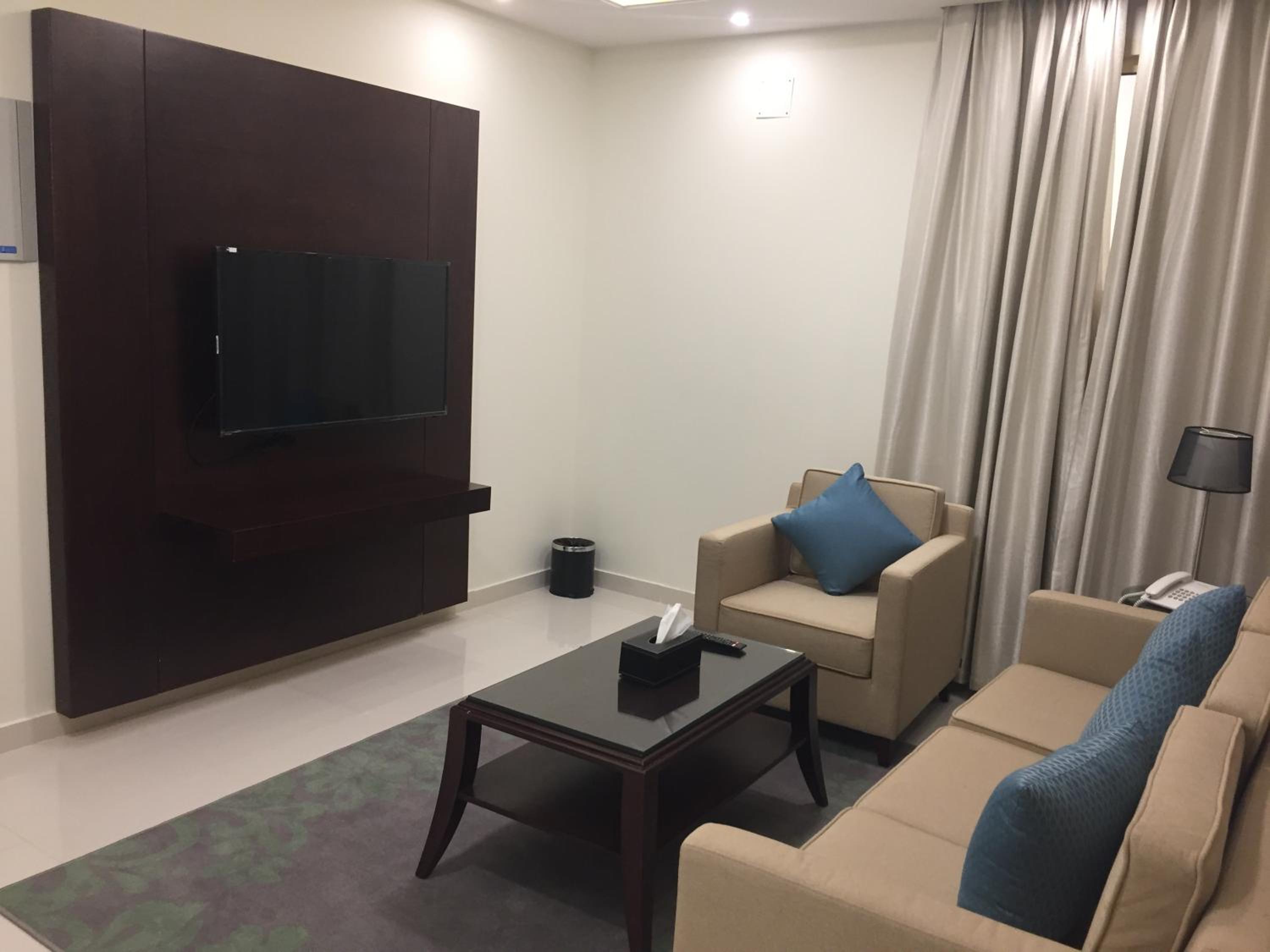 Deluxe Suite with Spa Bath photo 2