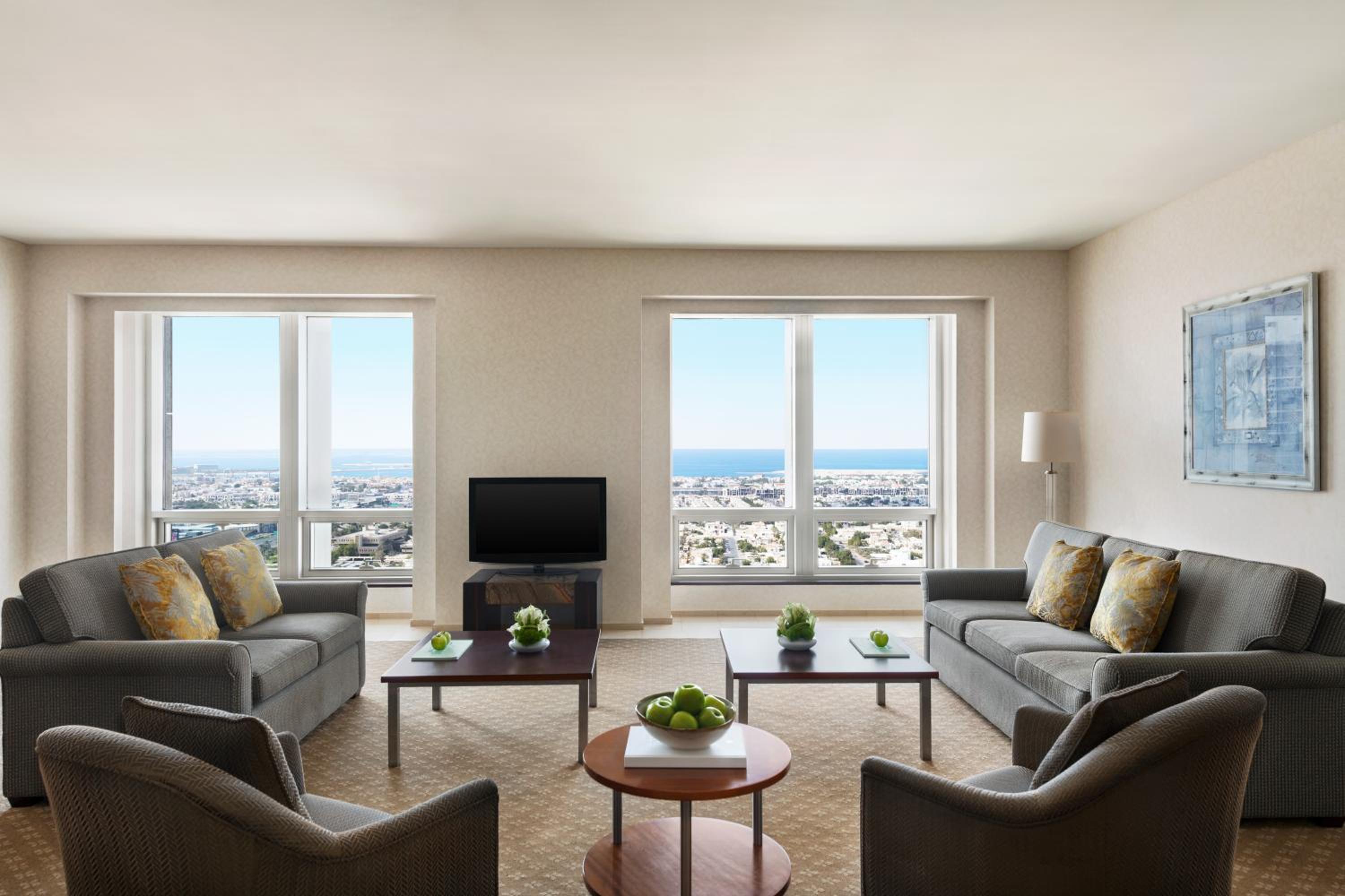 Three-Bedroom Apartment with Sea View photo 3