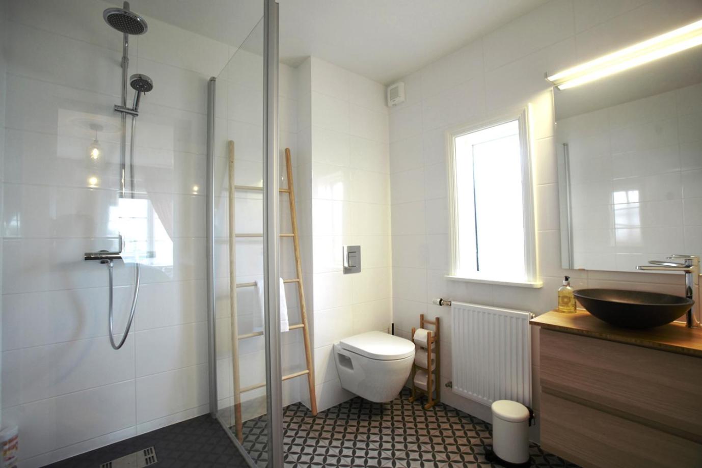 Superior Twin Room with City View - Photo 4