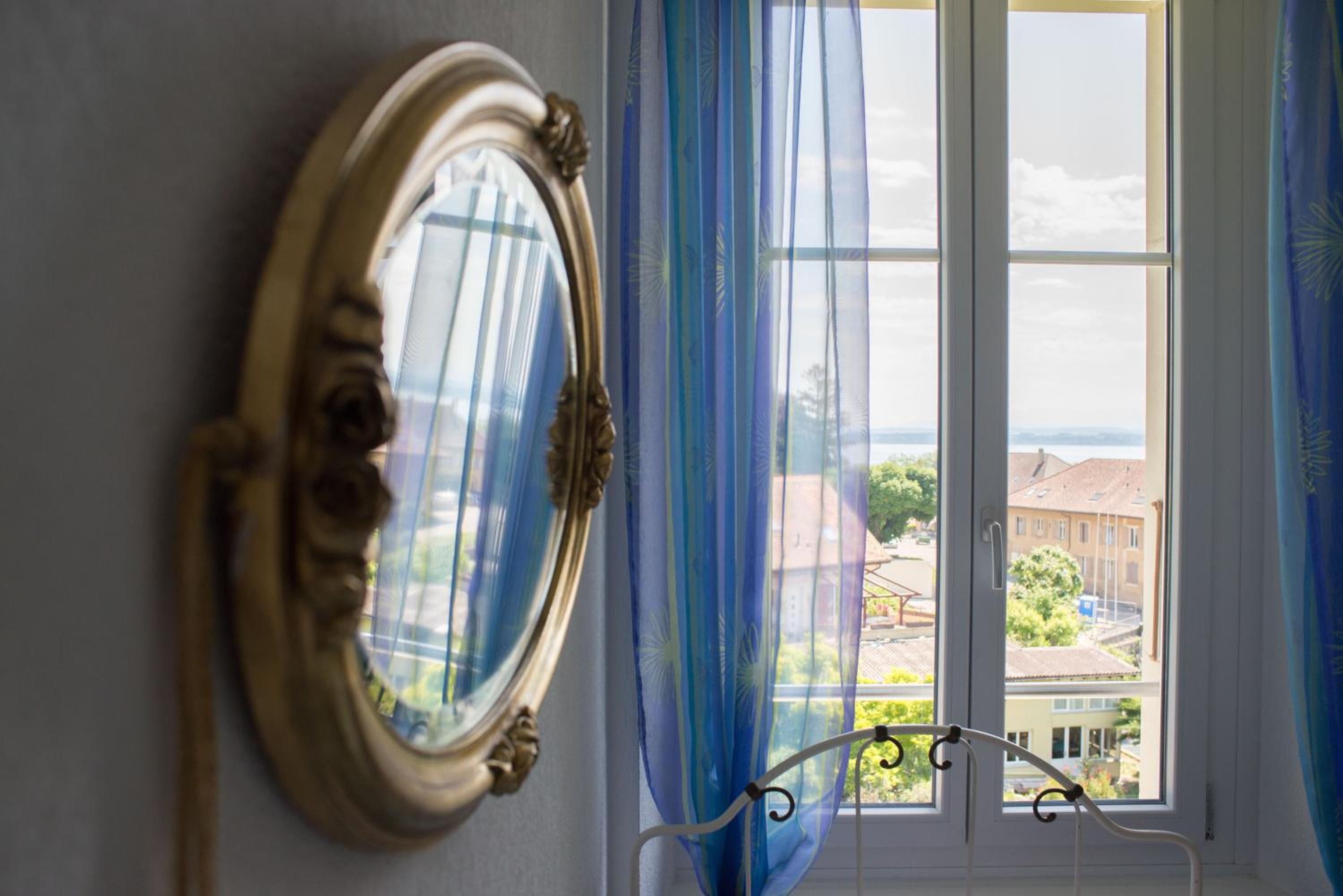 Double Room with Lake View - Photo 5