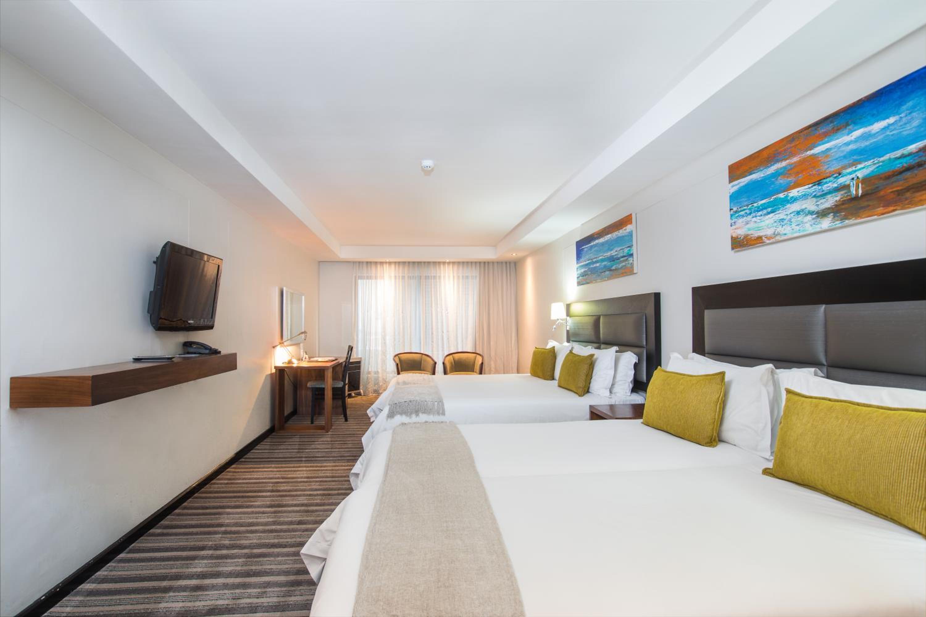 Family Room with Twin beds - Photo 2