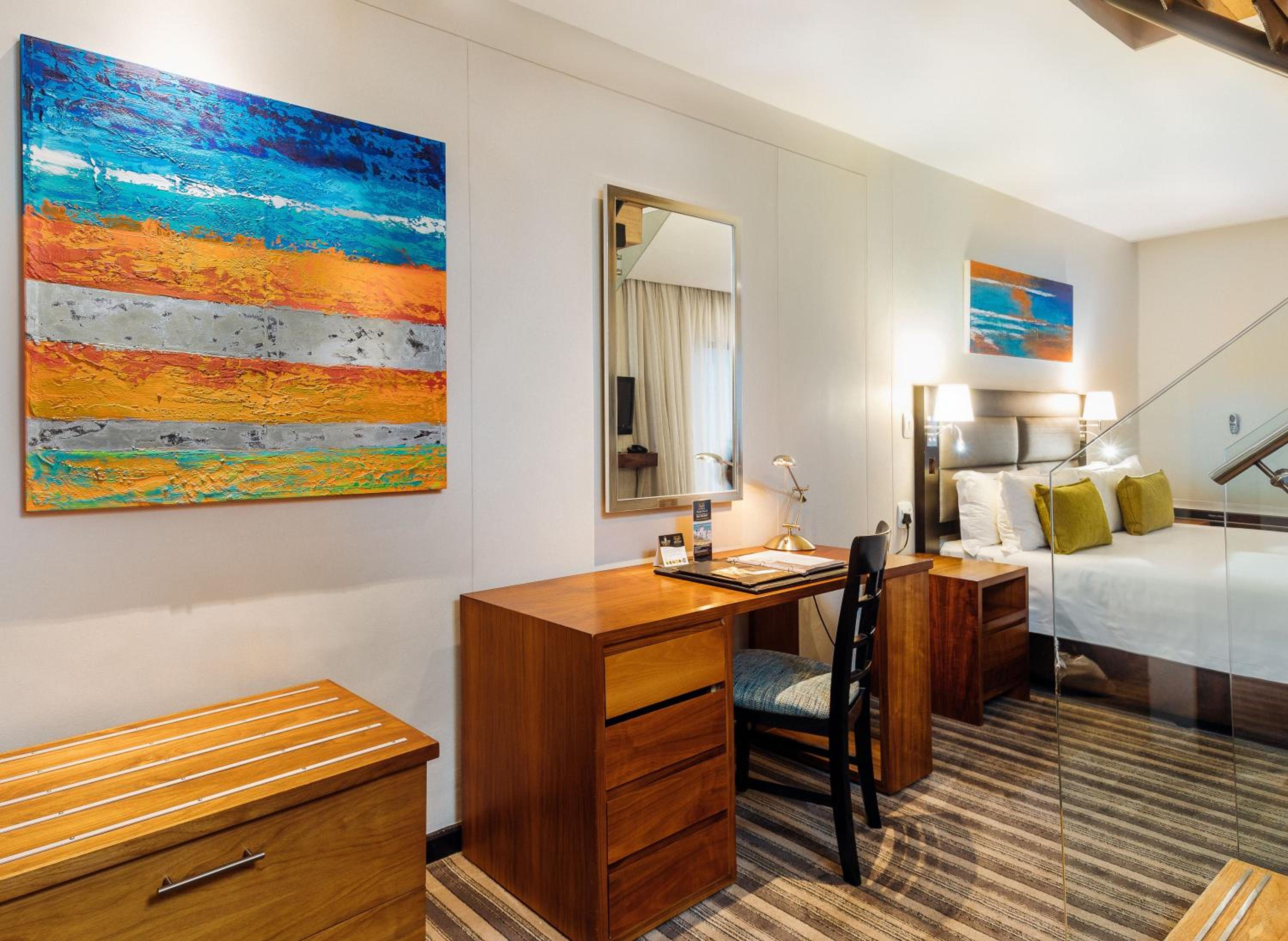 Partial Sea View Family Loft with Queen & Twin Beds photo 2