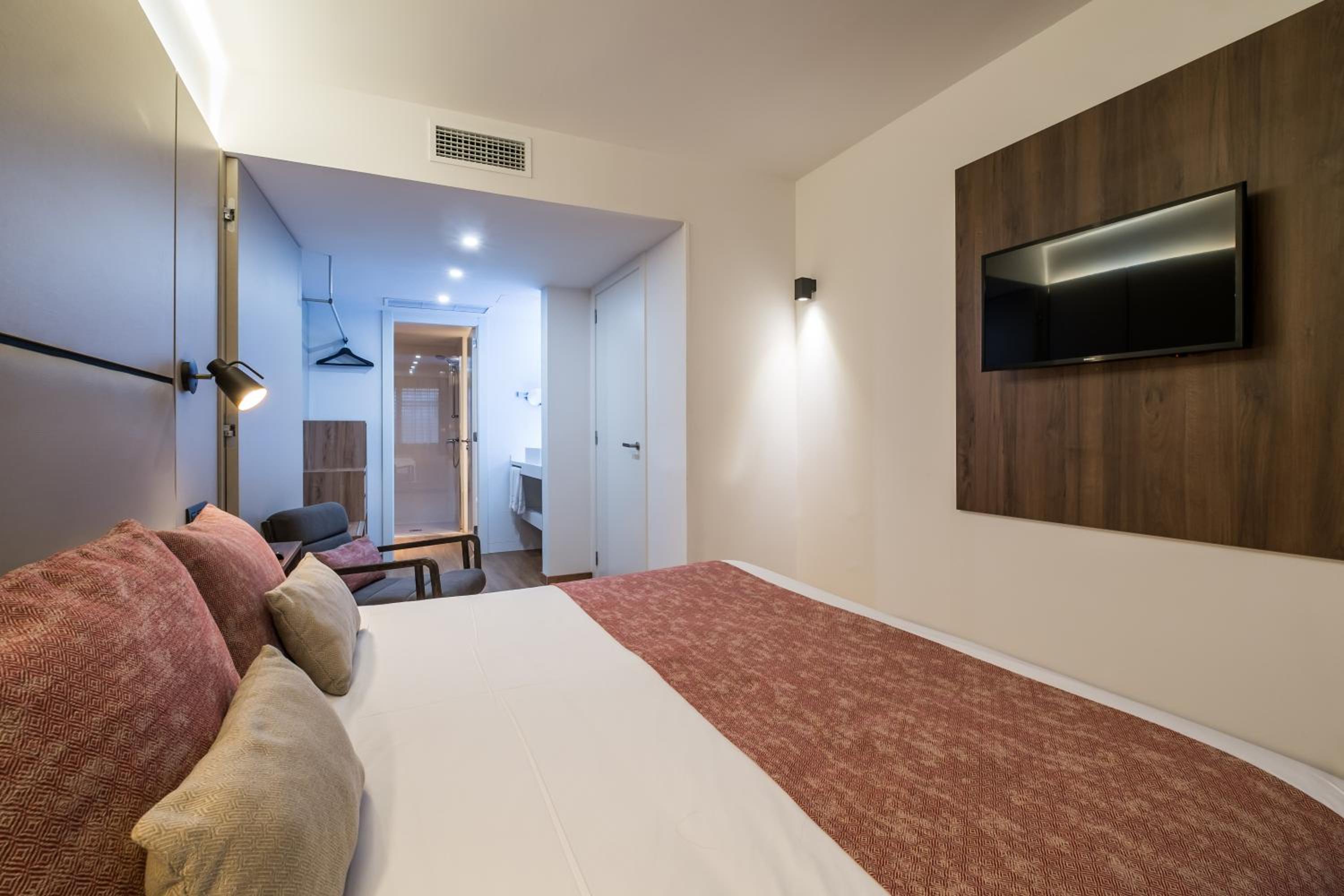 One-Bedroom Apartment (2 People)