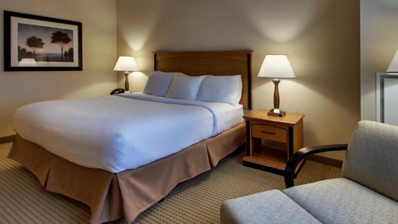 Deluxe King Room - Photo 4