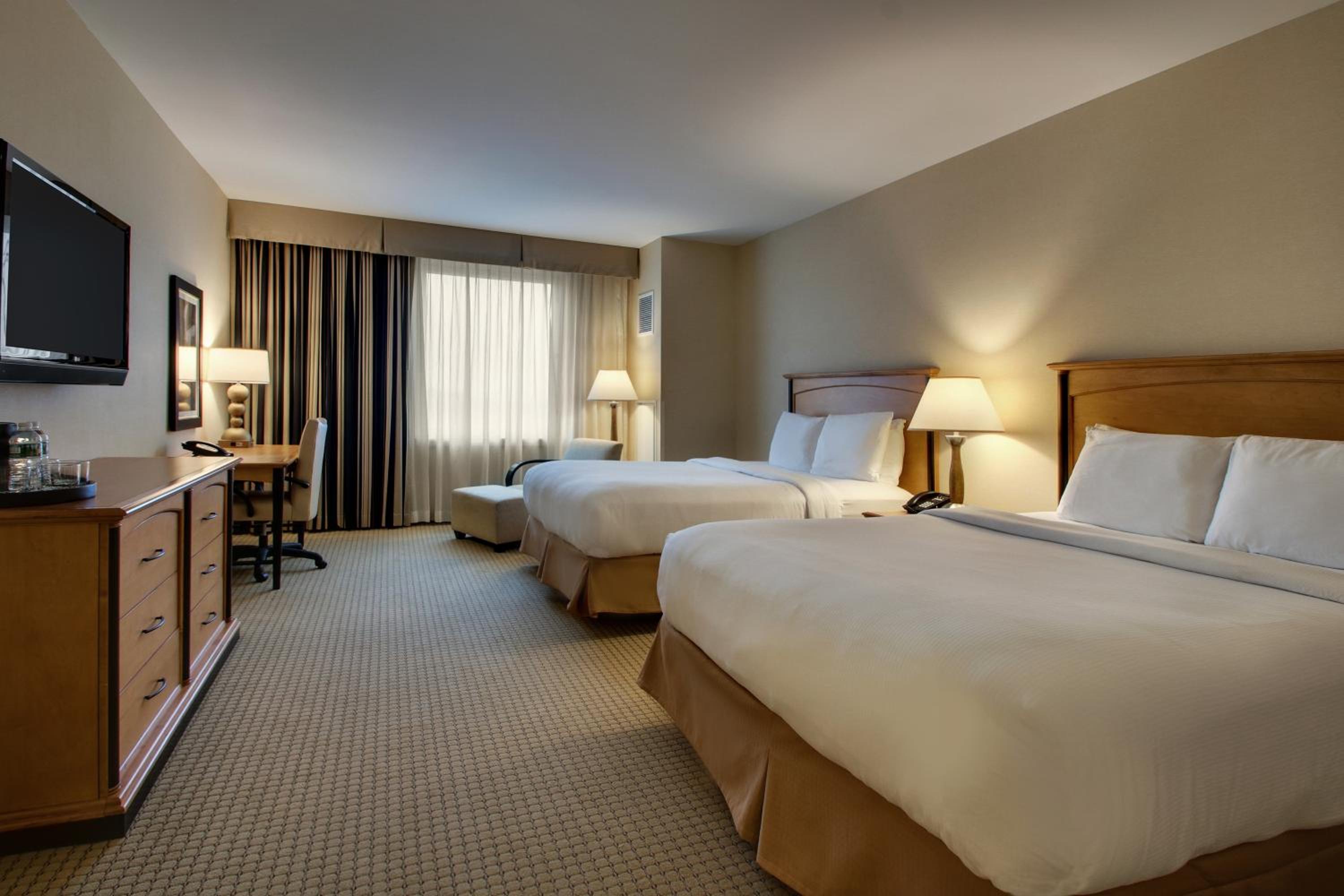 Deluxe Queen Room with Two Queen Beds - Photo 5