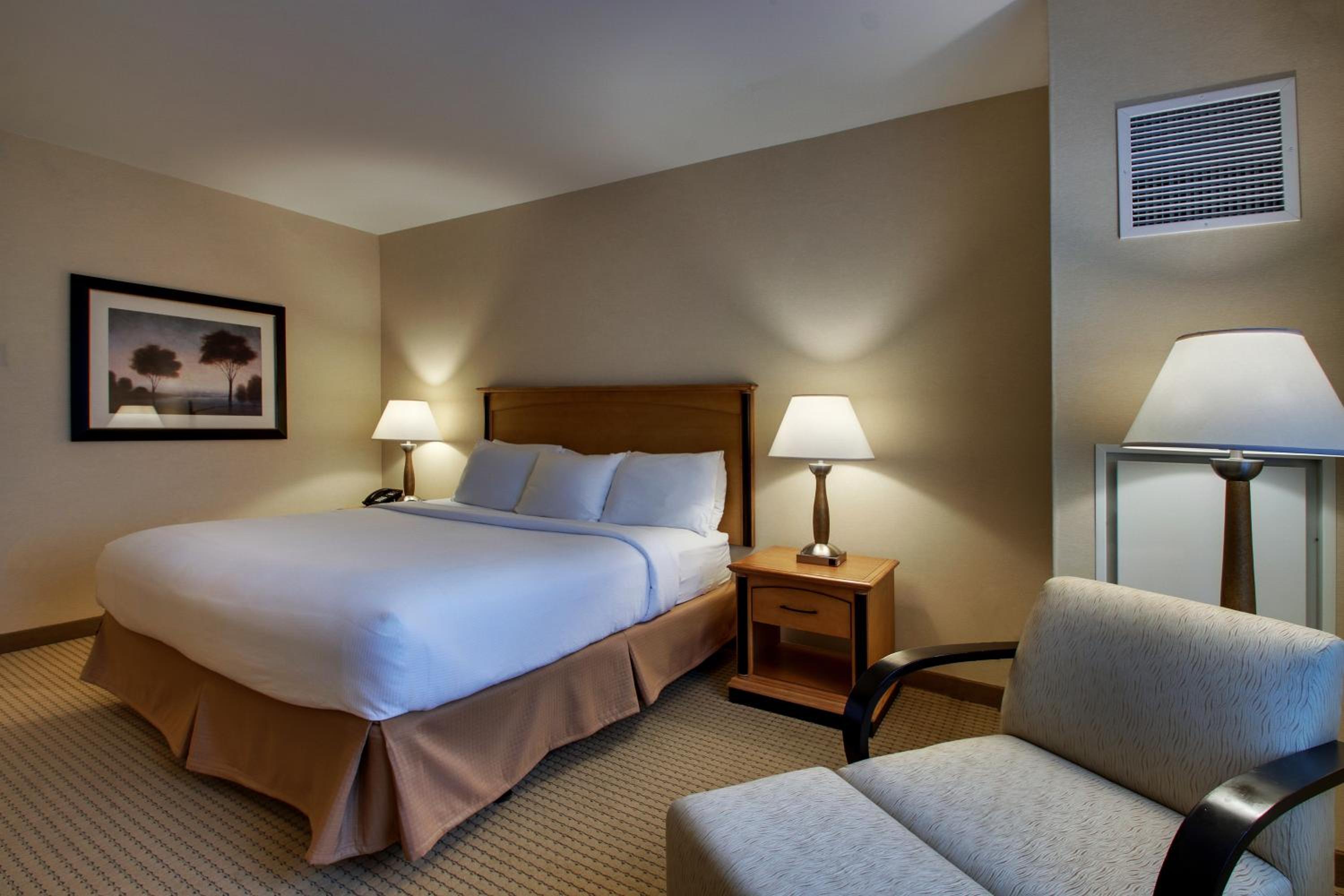 Deluxe King Room - Photo 1