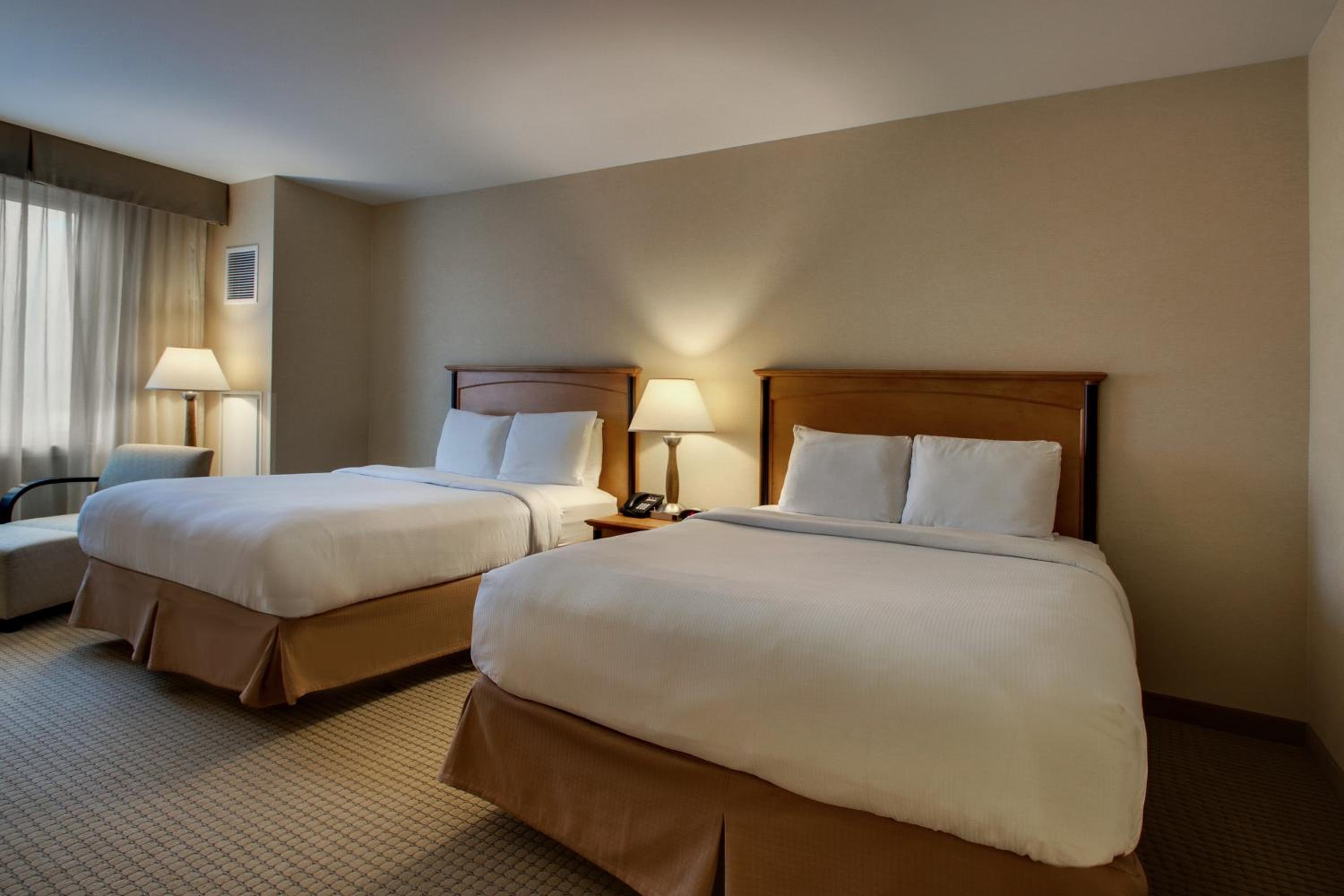Deluxe Queen Room with Two Queen Beds - Photo 3