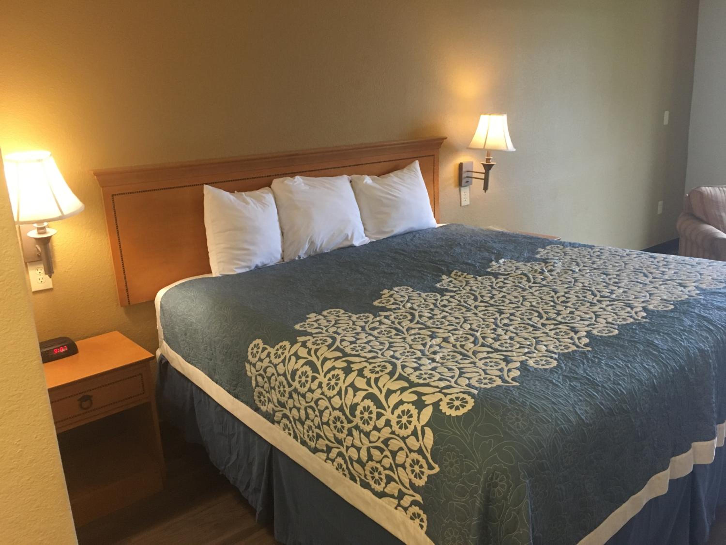 King Room - Disability Access/Non-Smoking - Photo 1