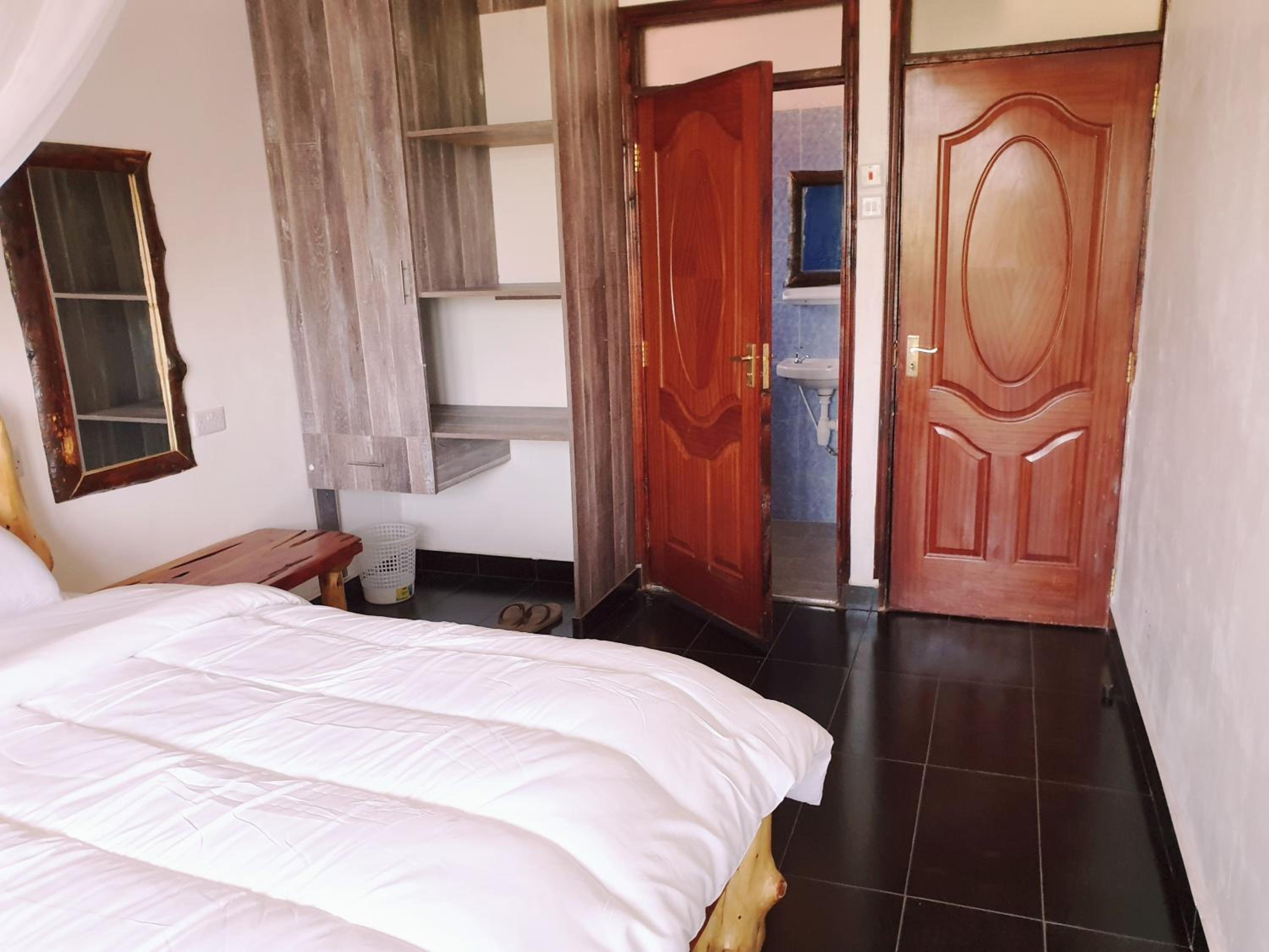 Deluxe Queen Room - Photo 95