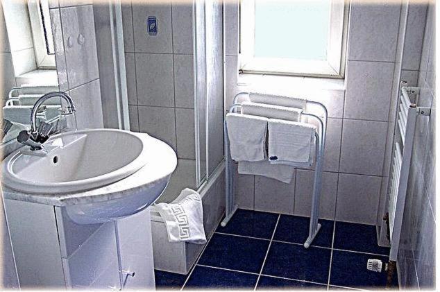 Double or Twin Room - Photo 6