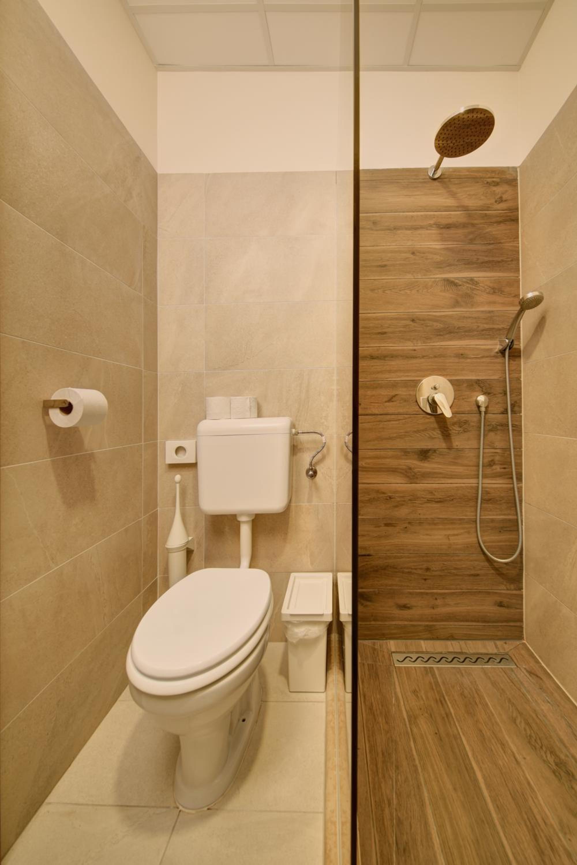 Standard Twin Room with Air-Conditioning - Photo 8