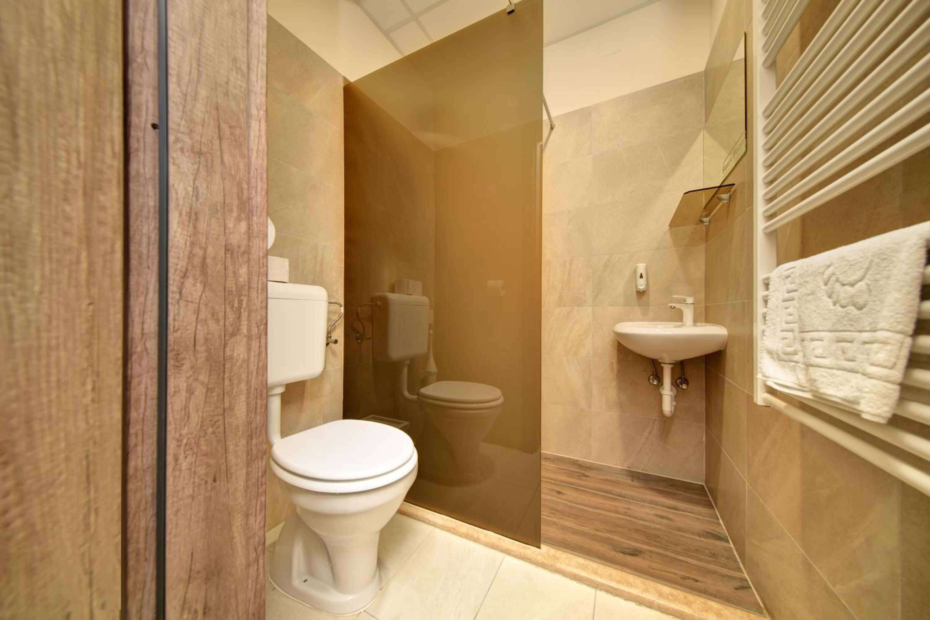 Standard Triple Room with Air-Conditioning - Photo 2
