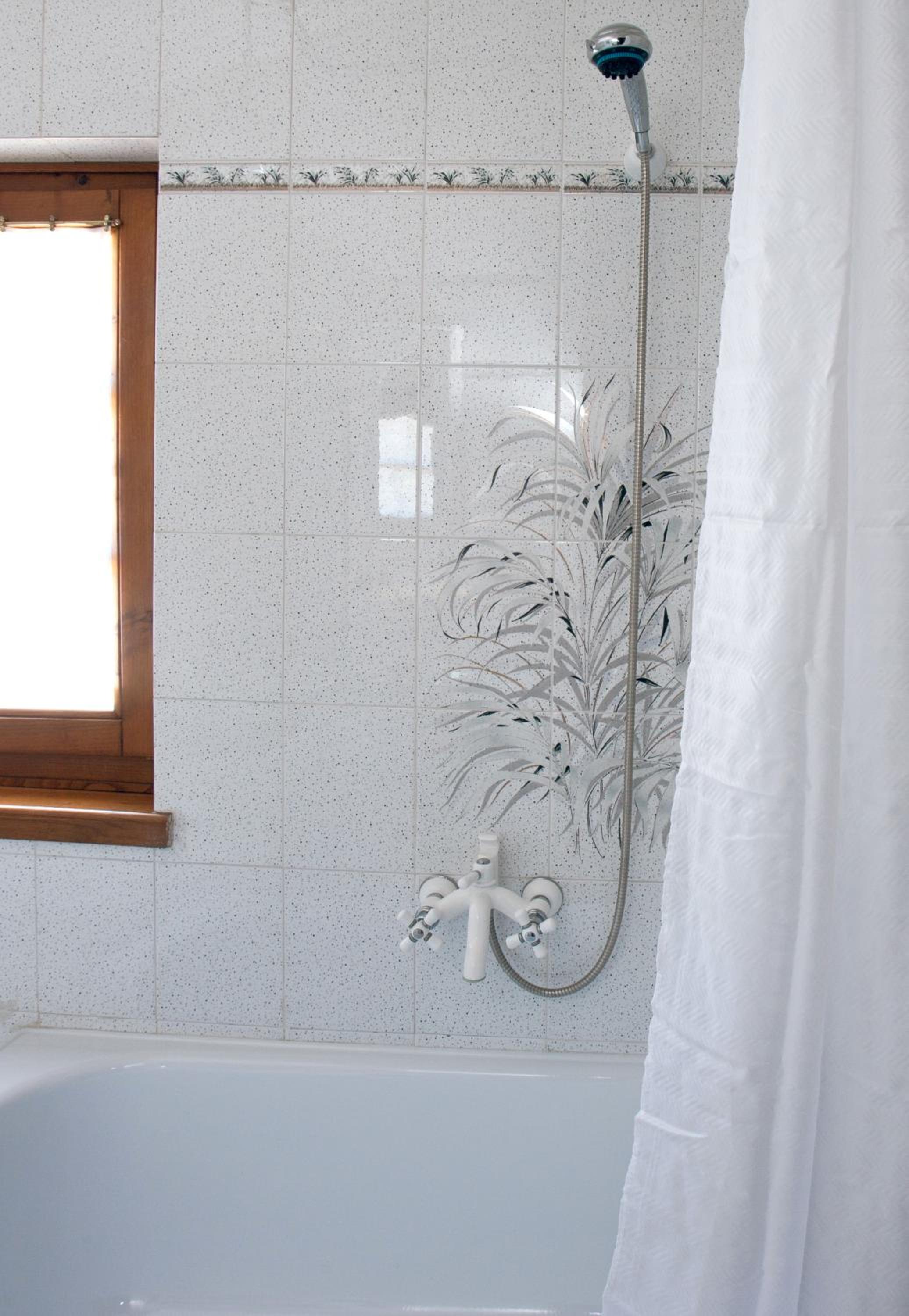 Double Room with Private Bathroom - Photo 7