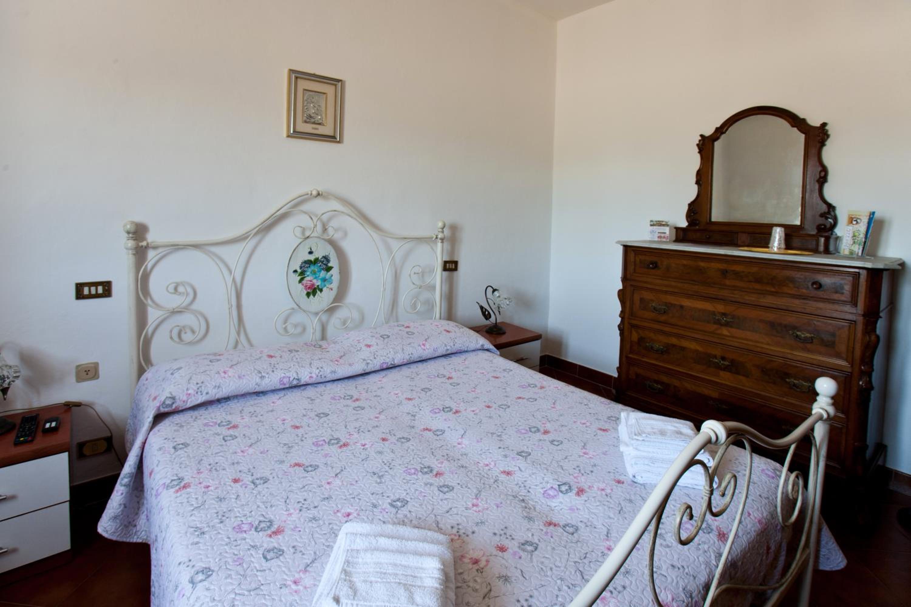 Double Room with Private Bathroom - Photo 1
