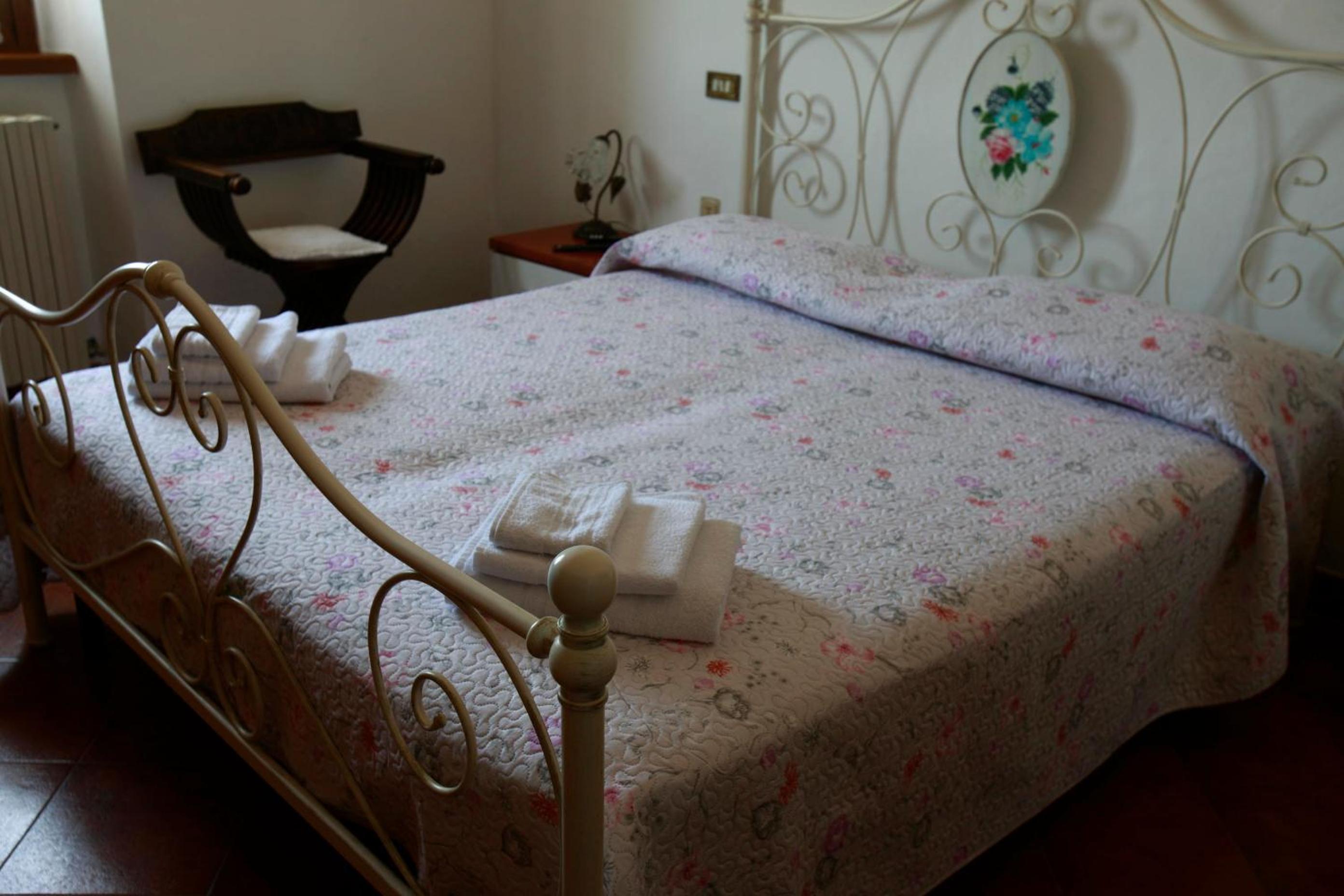 Double Room with Private Bathroom - Photo 3