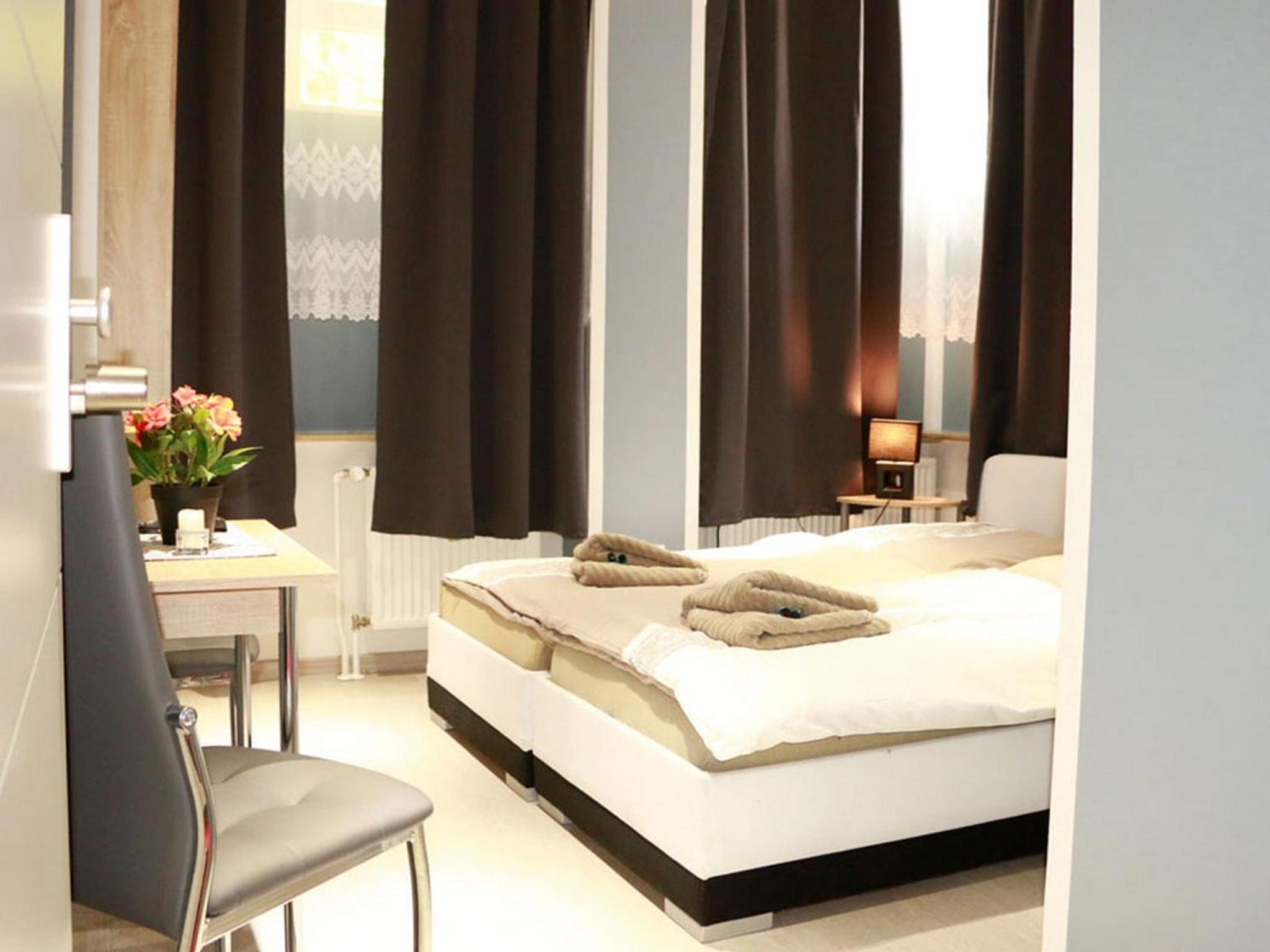 Standard Twin Room with Shared Bathroom photo 2