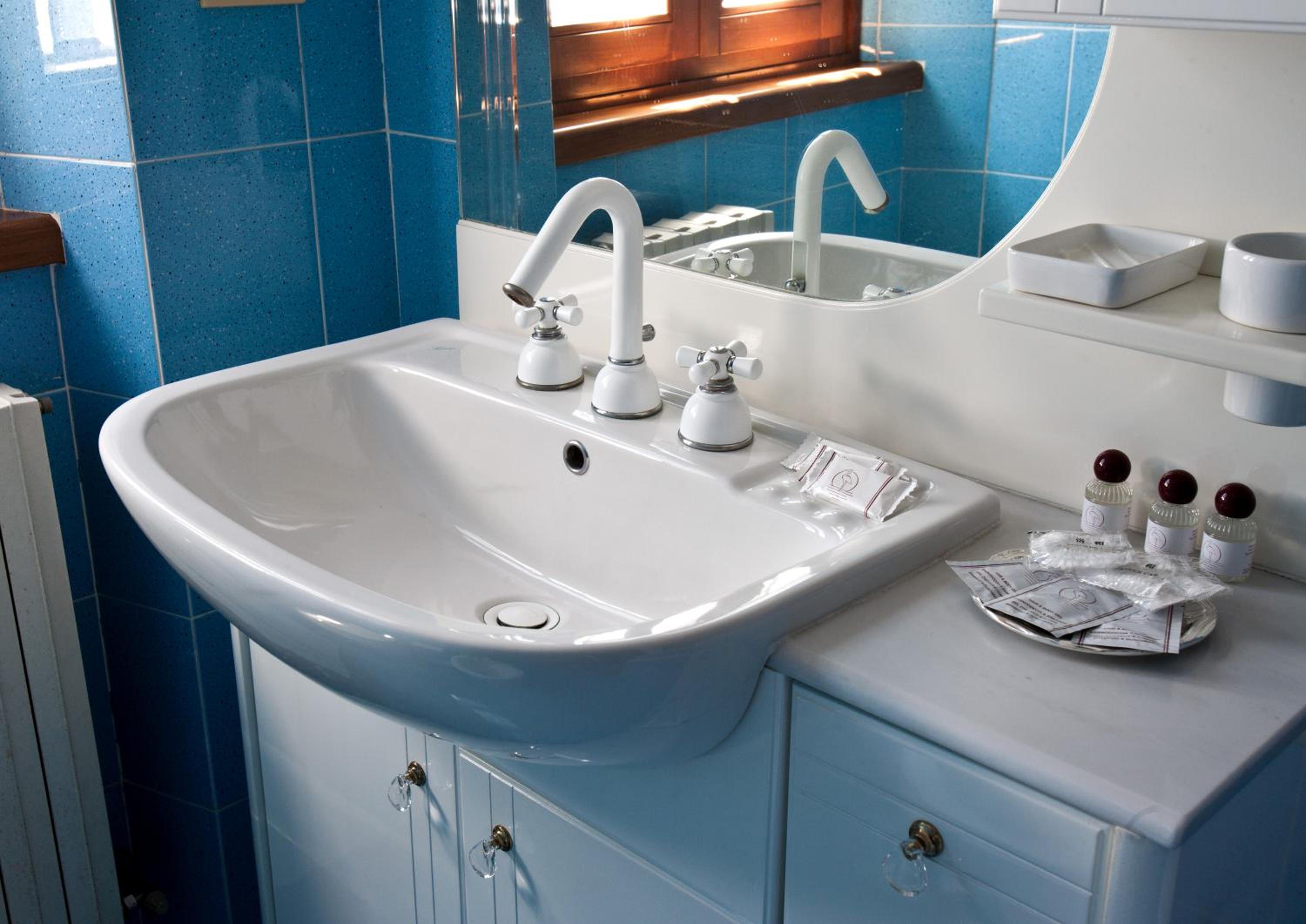Triple Room with Private Bathroom - Photo 7