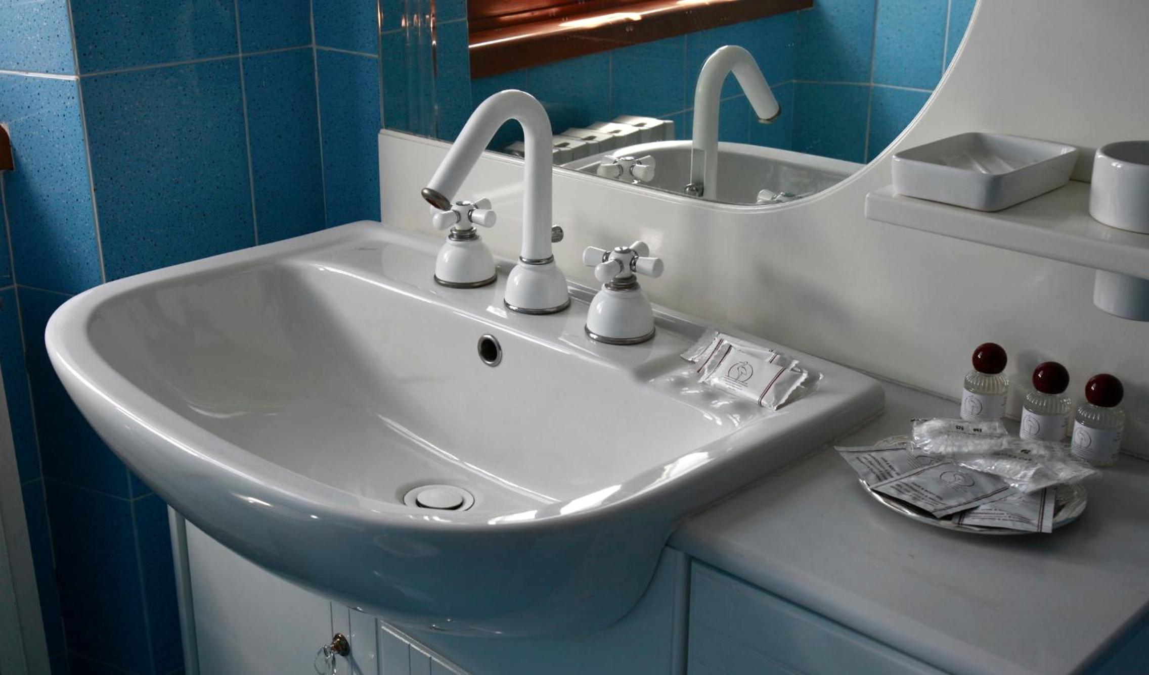 Triple Room with Private Bathroom - Photo 8