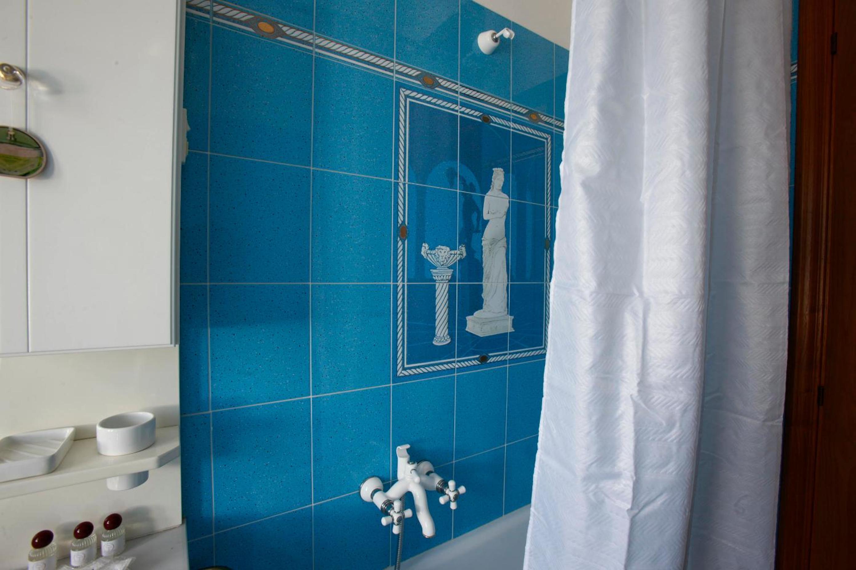 Triple Room with Private Bathroom - Photo 6