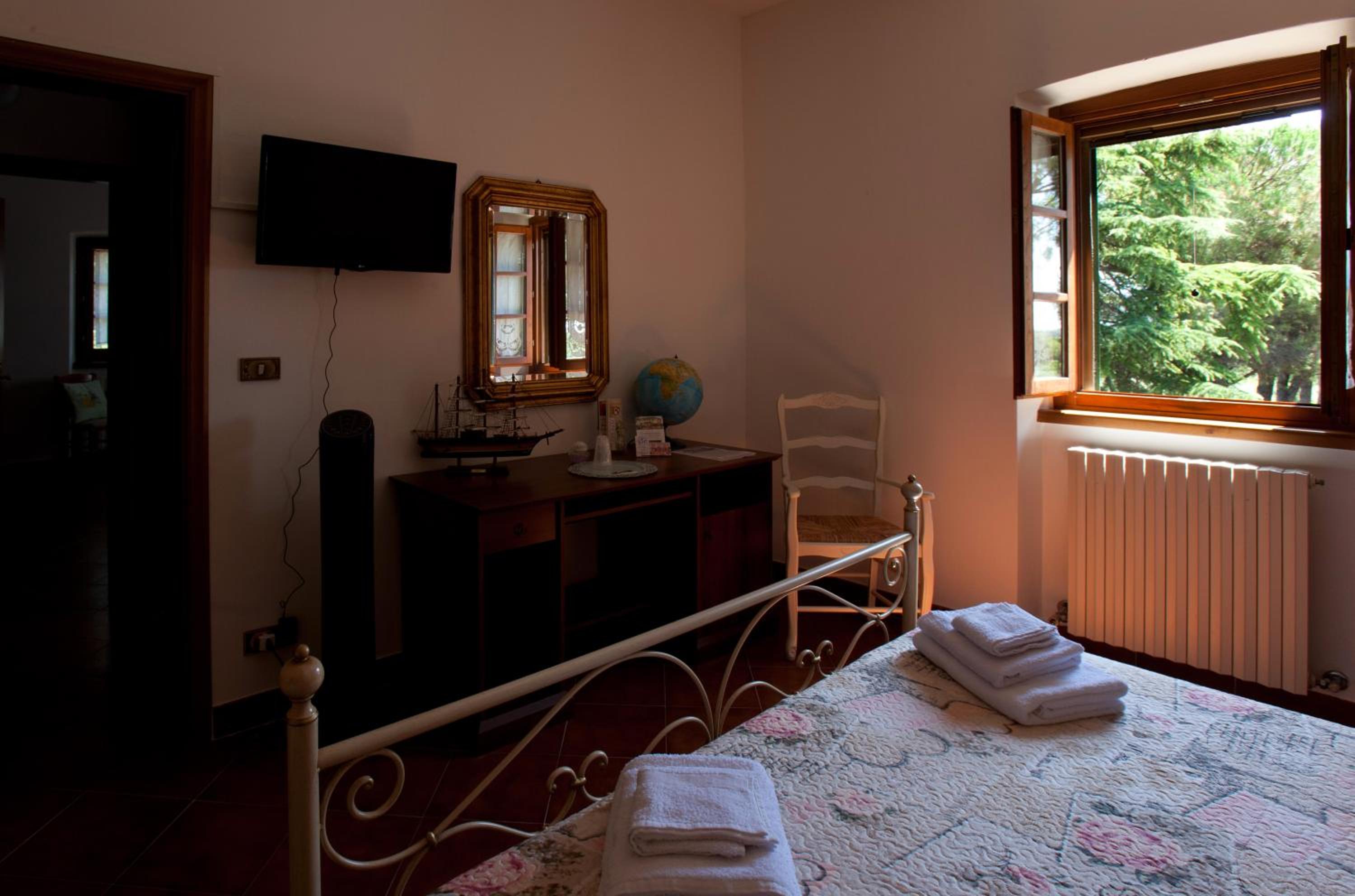 Triple Room with Private Bathroom - Photo 9