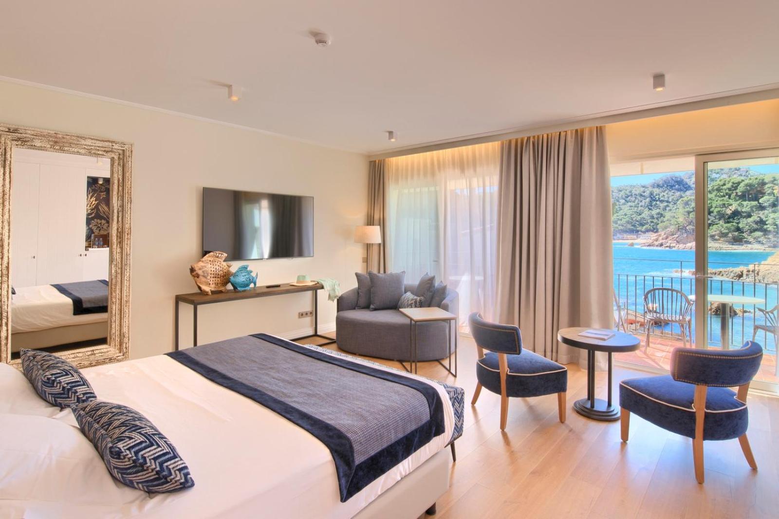 Double or Twin Room with terrace and sea view (2 Adults + 1 Child)