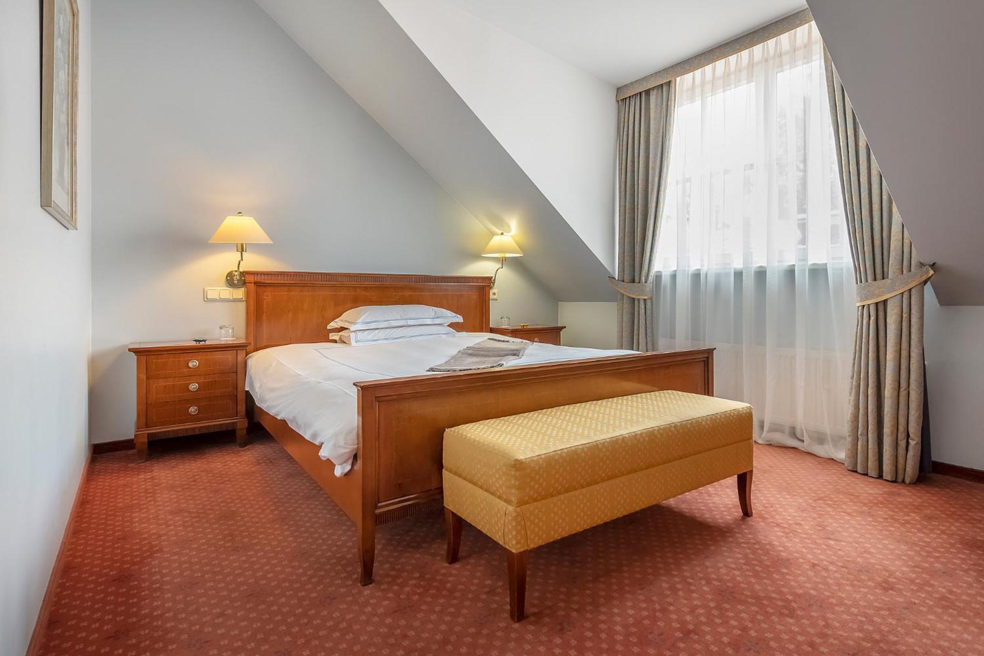 Deluxe Family Suite - Photo 9