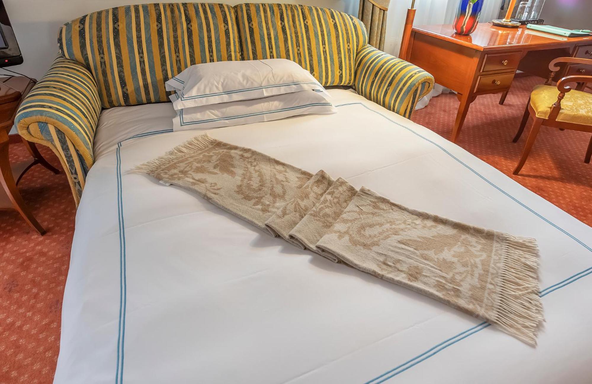 Deluxe Family Suite - Photo 5