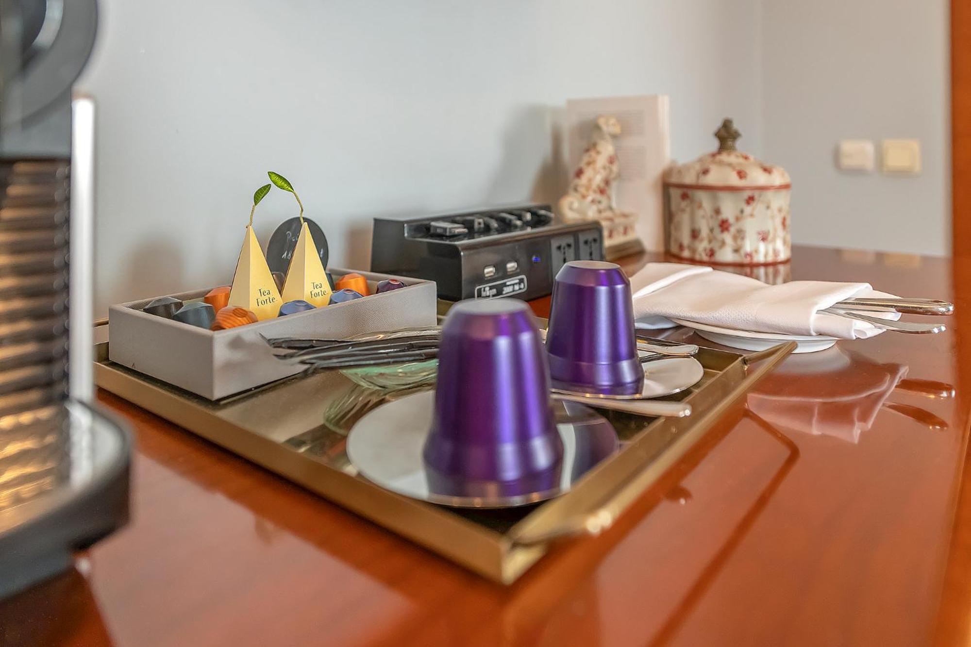 Deluxe Family Suite - Photo 12