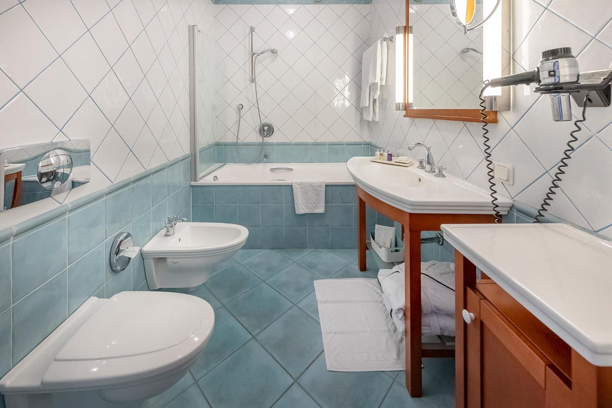Deluxe Family Suite - Photo 6
