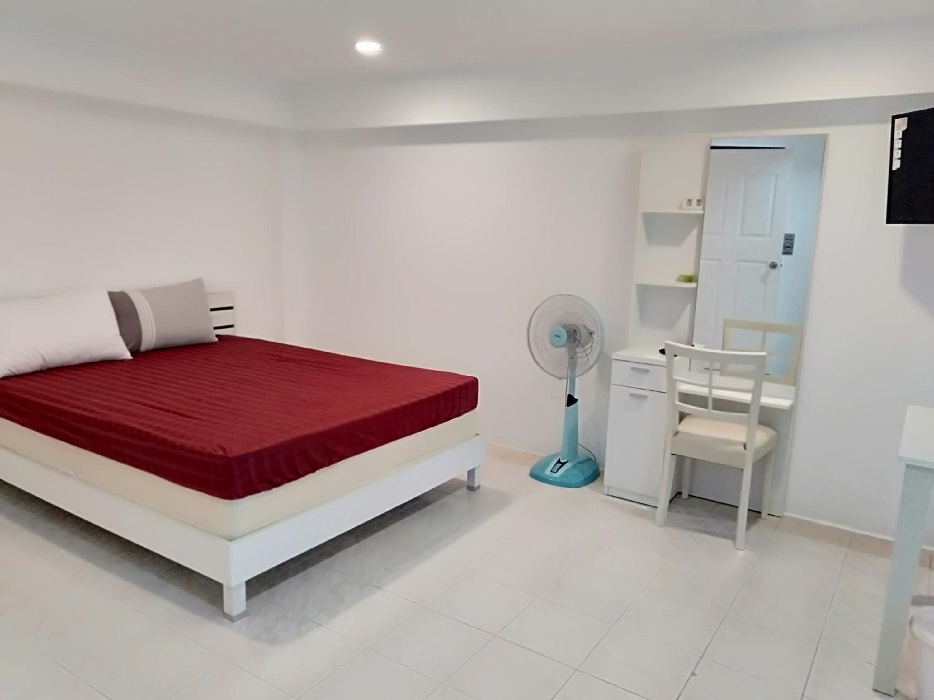 One-Bedroom Apartment with Sea View - Photo 18