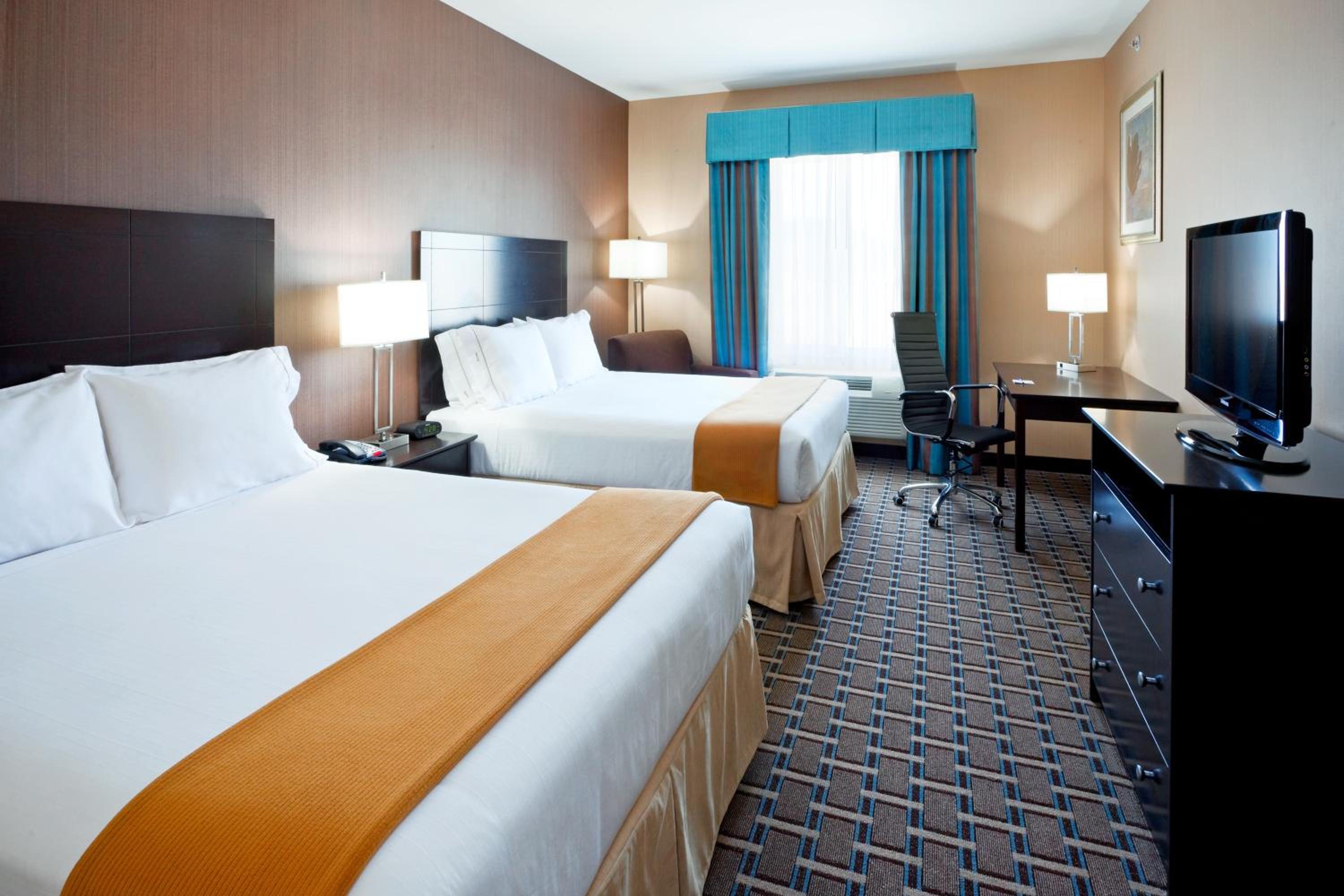Standard Room with Two Queen Beds - Photo 1