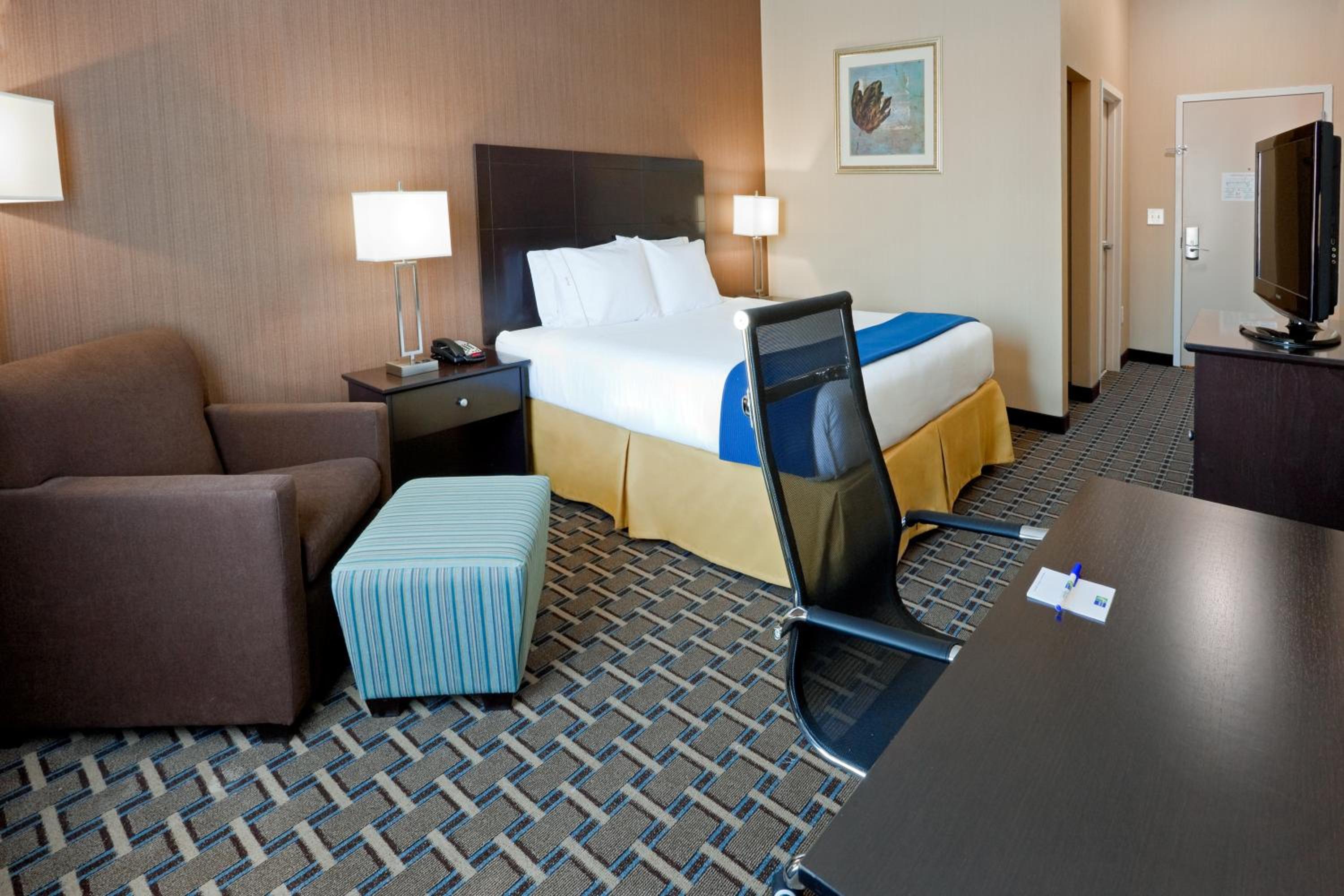 Standard Queen Room - Photo 5