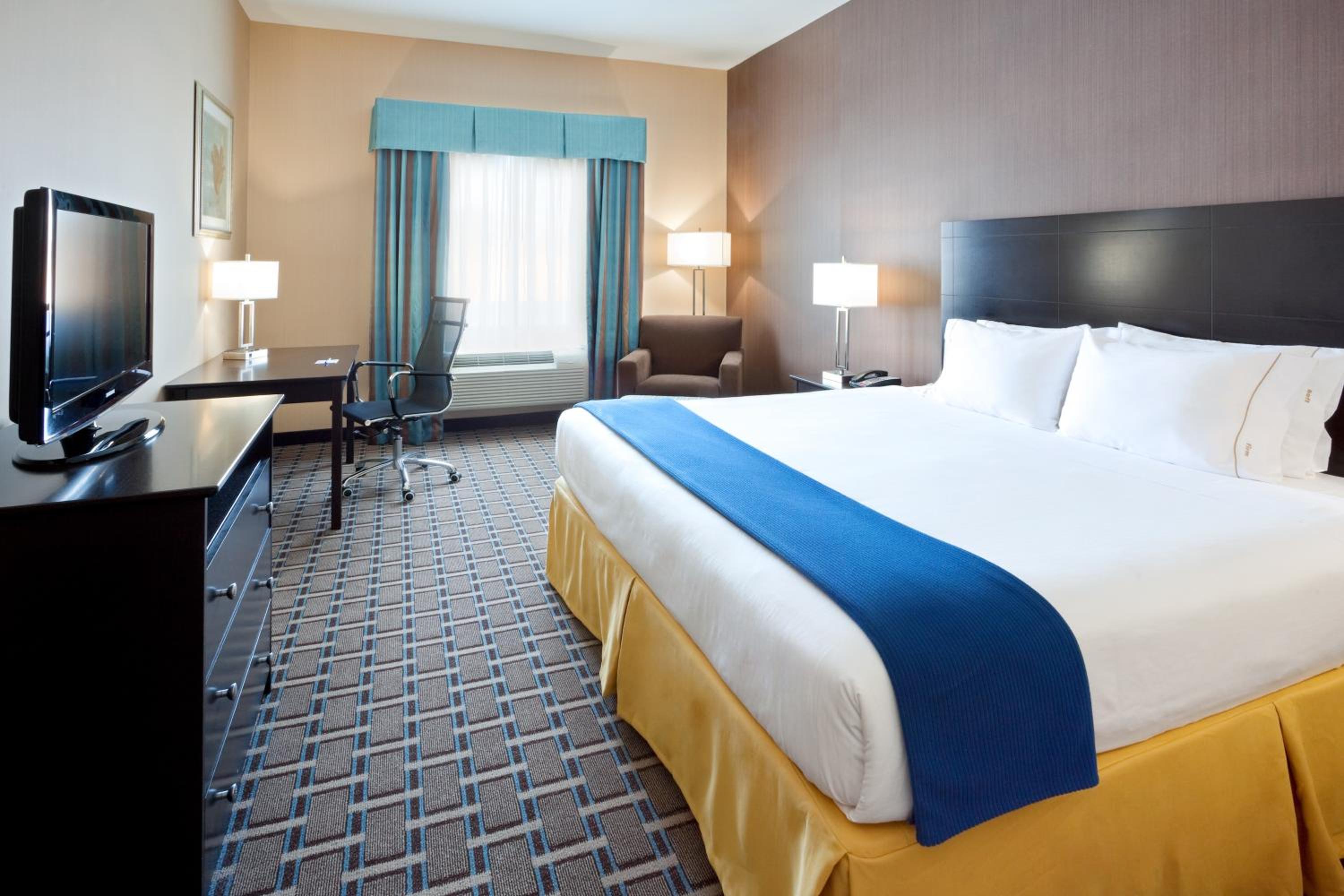 Standard Queen Room - Photo 6
