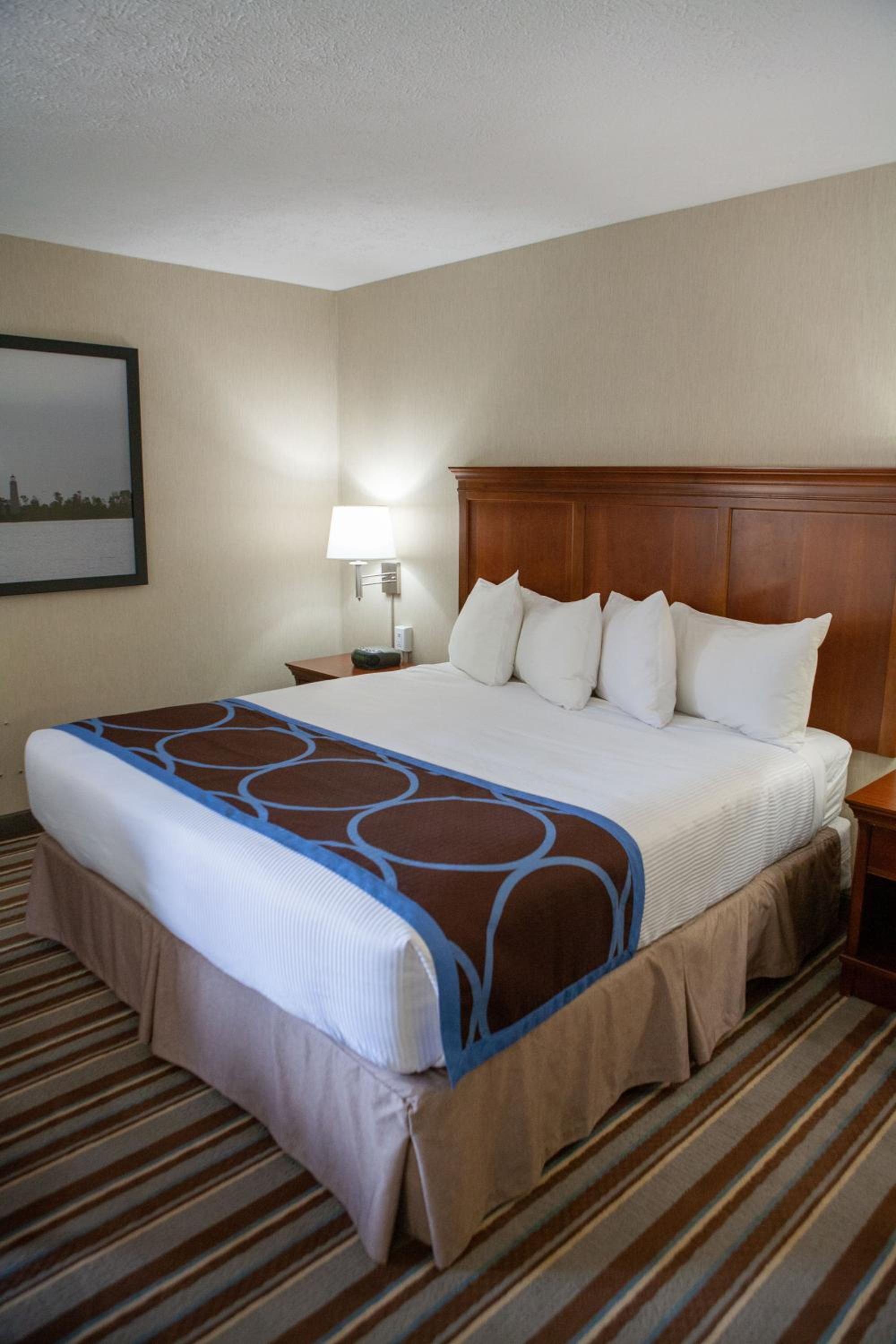 Superior King Suite with Pool View - Non-Smoking - Photo 2