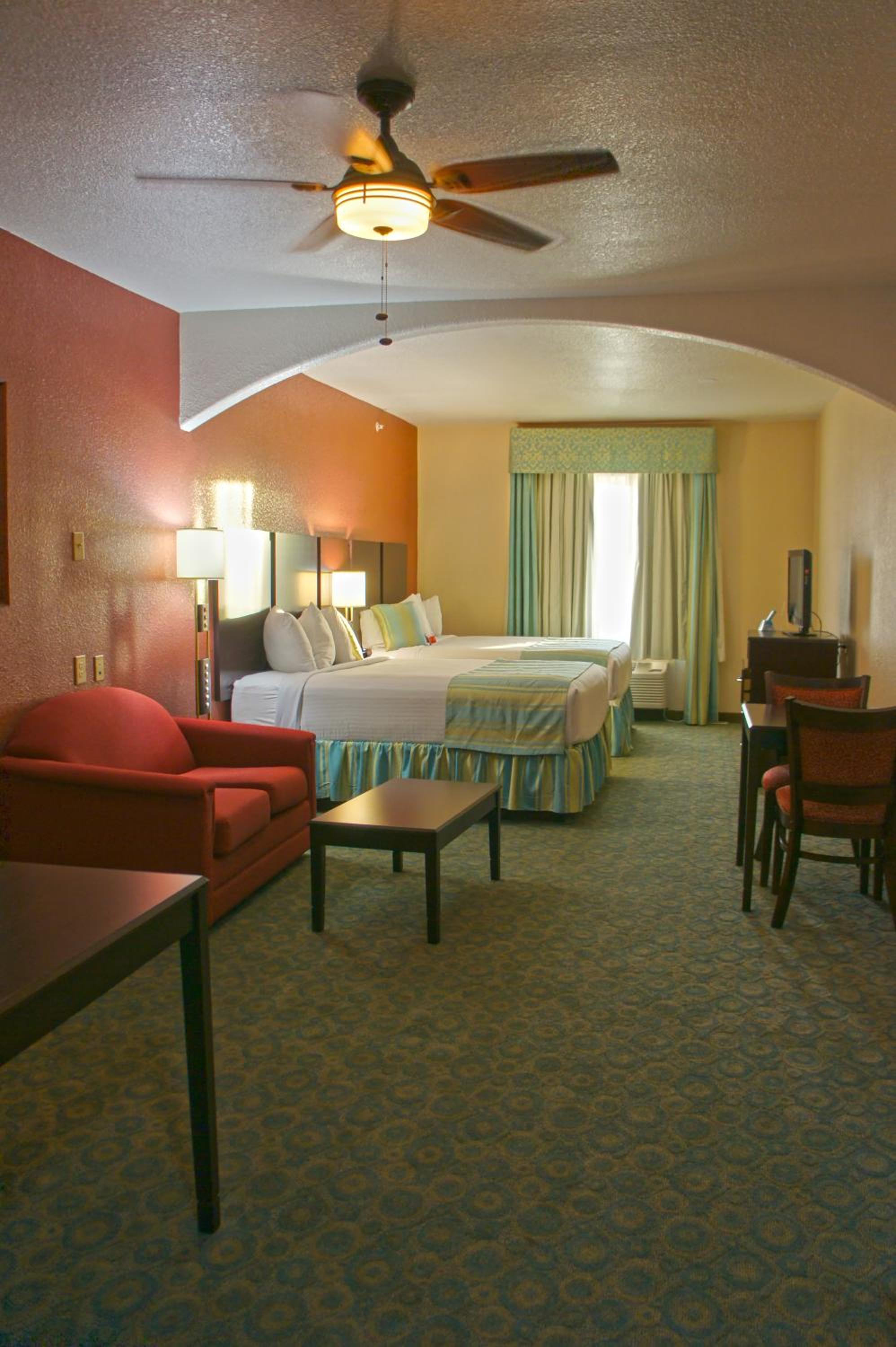 Business Queen Room with Two Queen Beds - Non-Smoking - Photo 3