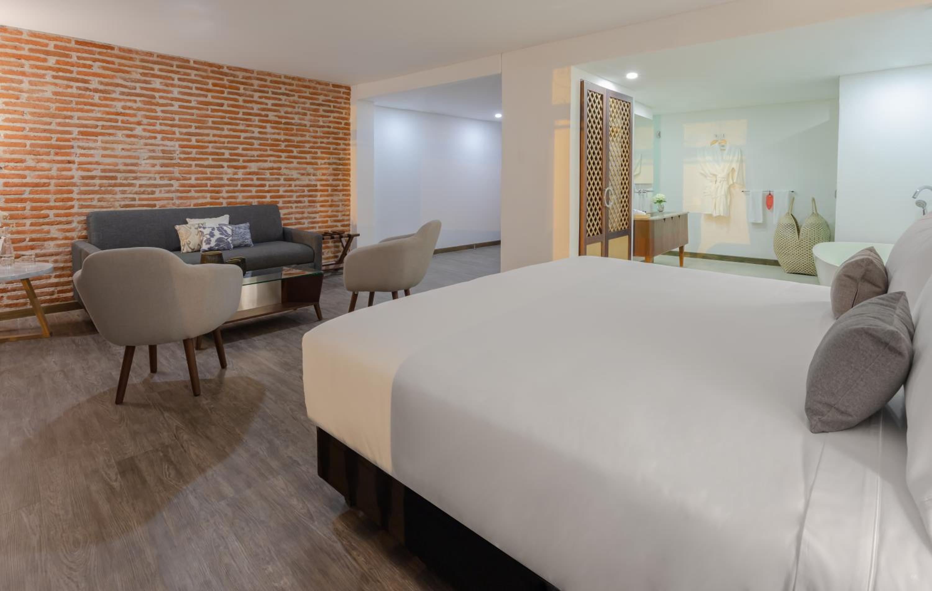 Deluxe Suite - Photo 4